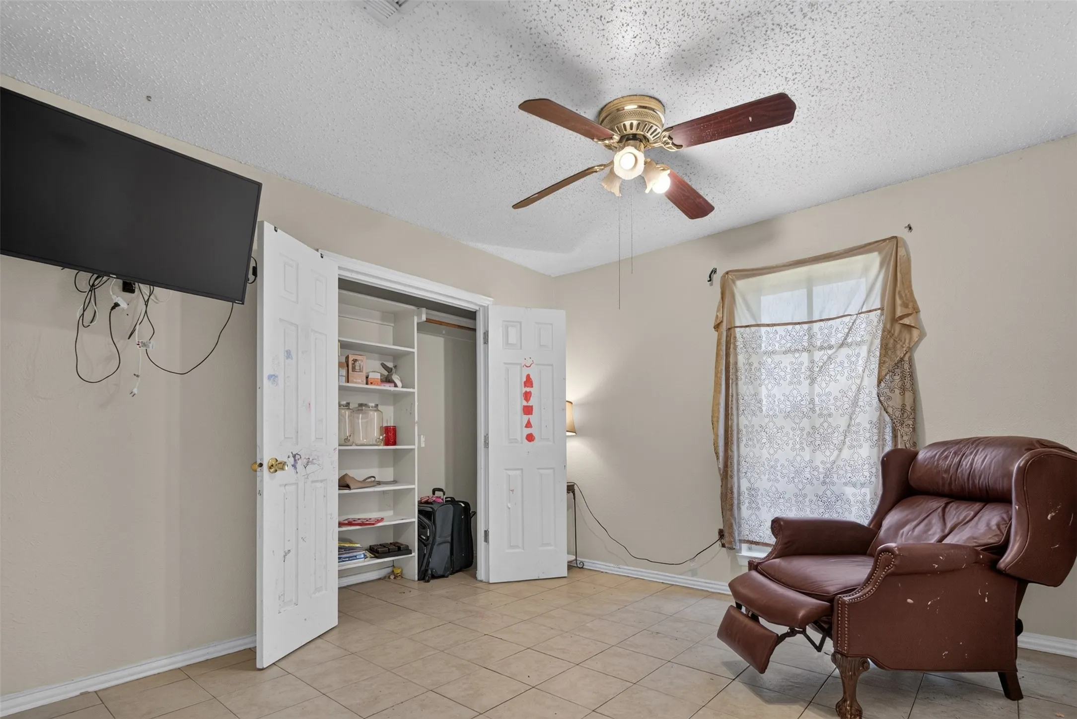Single Family Residence For Sale in Dallas County , 2224 Crockett Drive, Carrollton, Texas 75006, 3 Bedroom, 2 Bathroom, 2 Garage spaces, 1,410 Sqft, built in 1981, mls#21347111, Real Estate Agent in Carrollton, Homes For Sale in Dallas county, Homes For Sale in Carrollton, Realtor in Carrollton Texas, Real Estate Brokerage Independent Realty Texas, Luminita Cordes Realtor