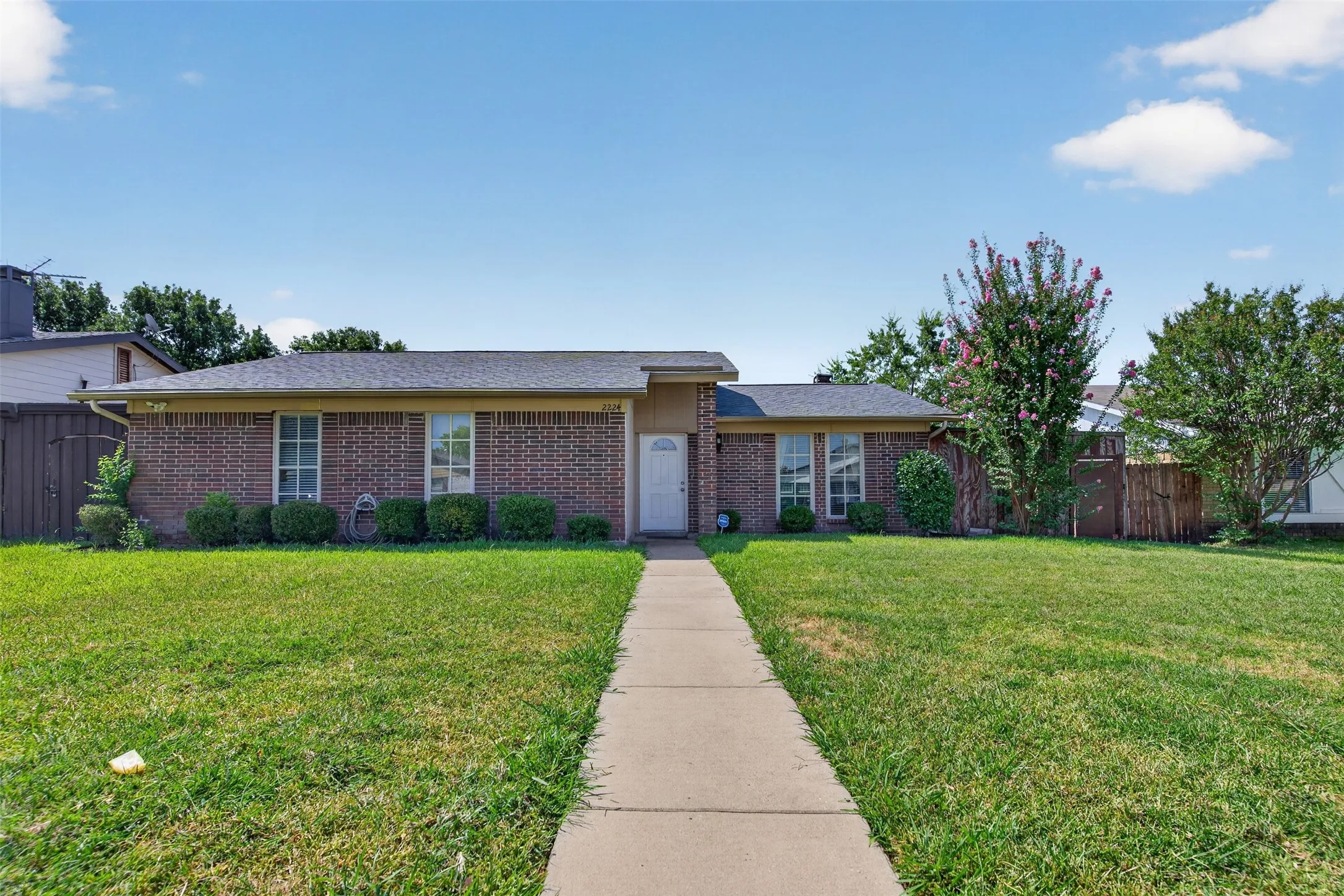 Single Family Residence For Sale in Dallas County , 2224 Crockett Drive, Carrollton, Texas 75006, 3 Bedroom, 2 Bathroom, 2 Garage spaces, 1,410 Sqft, built in 1981, mls#21347111, Real Estate Agent in Carrollton, Homes For Sale in Dallas county, Homes For Sale in Carrollton, Realtor in Carrollton Texas, Real Estate Brokerage Independent Realty Texas, Luminita Cordes Realtor