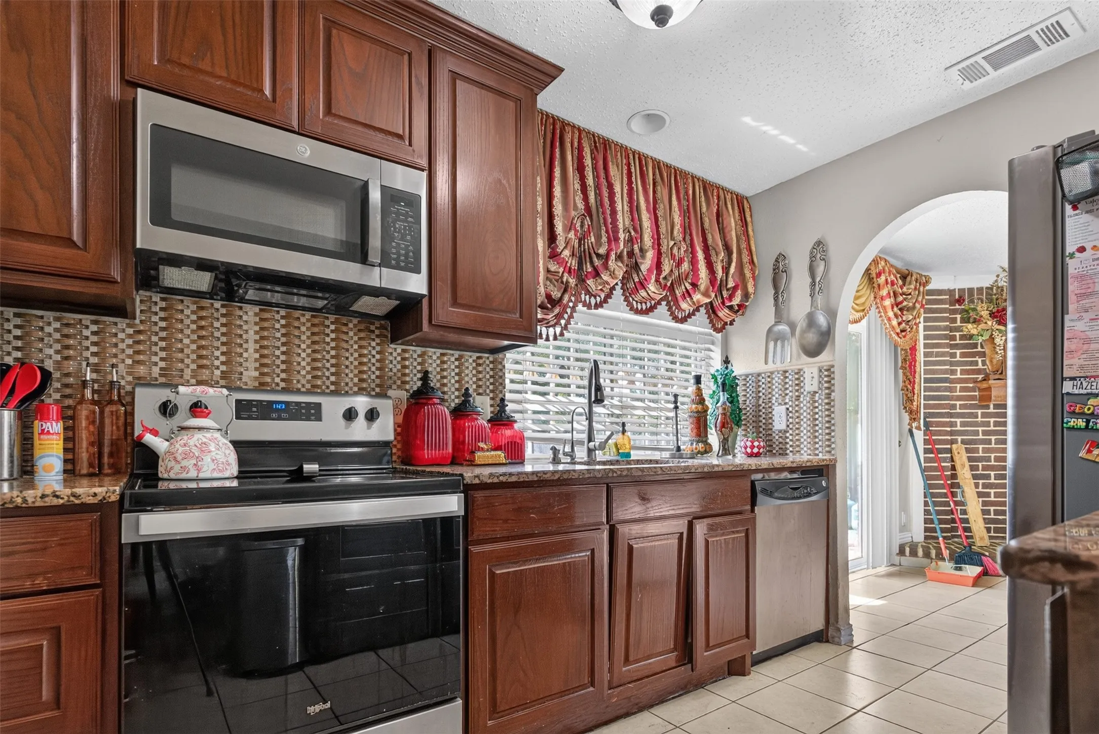 Single Family Residence For Sale in Dallas County , 2224 Crockett Drive, Carrollton, Texas 75006, 3 Bedroom, 2 Bathroom, 2 Garage spaces, 1,410 Sqft, built in 1981, mls#21347111, Real Estate Agent in Carrollton, Homes For Sale in Dallas county, Homes For Sale in Carrollton, Realtor in Carrollton Texas, Real Estate Brokerage Independent Realty Texas, Luminita Cordes Realtor
