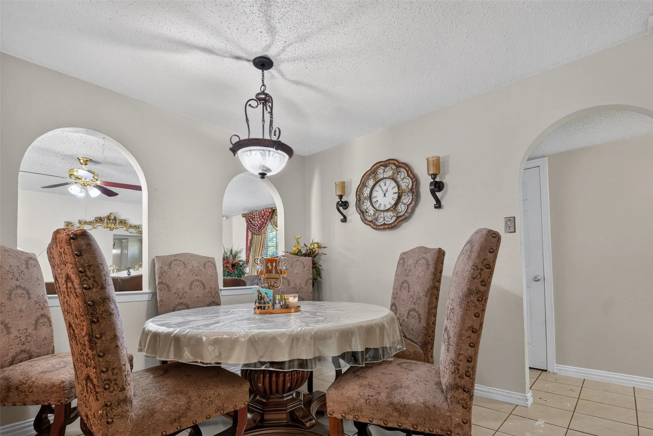 Single Family Residence For Sale in Dallas County , 2224 Crockett Drive, Carrollton, Texas 75006, 3 Bedroom, 2 Bathroom, 2 Garage spaces, 1,410 Sqft, built in 1981, mls#21347111, Real Estate Agent in Carrollton, Homes For Sale in Dallas county, Homes For Sale in Carrollton, Realtor in Carrollton Texas, Real Estate Brokerage Independent Realty Texas, Luminita Cordes Realtor
