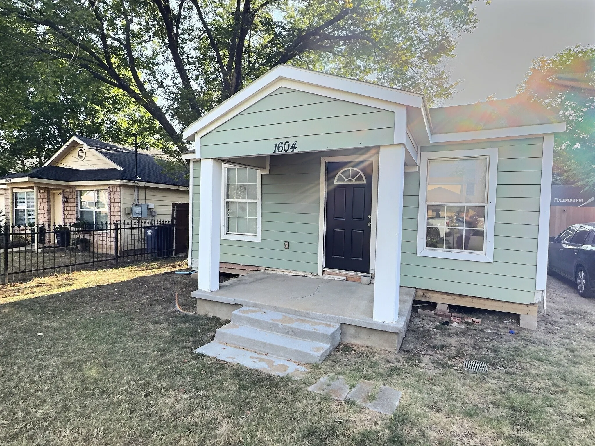 Single Family Residence For Sale in Tarrant County , 1604 S Edgewood Terrace, Fort Worth, Texas 76105, 3 Bedroom, 1 Bathroom, Garage spaces, 815 Sqft, built in 1949, mls#21347017, Real Estate Agent in Fort Worth, Homes For Sale in Tarrant county, Homes For Sale in Fort Worth, Realtor in Fort Worth Texas, Real Estate Brokerage Independent Realty Texas, Luminita Cordes Realtor