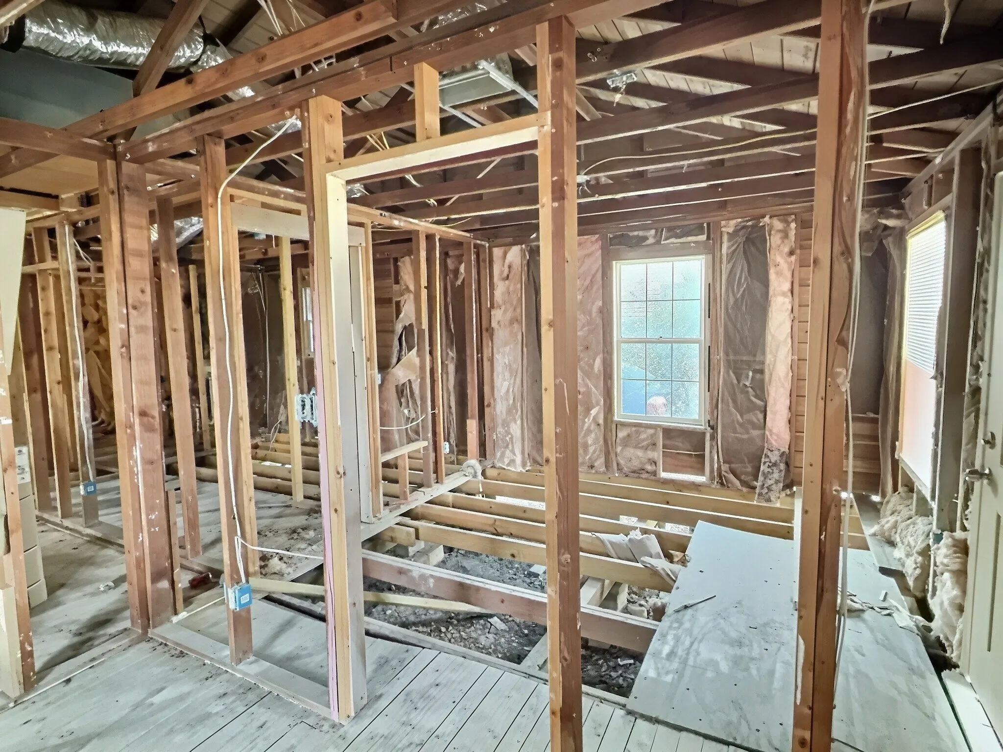 Single Family Residence For Sale in Tarrant County , 1604 S Edgewood Terrace, Fort Worth, Texas 76105, 3 Bedroom, 1 Bathroom, Garage spaces, 815 Sqft, built in 1949, mls#21347017, Real Estate Agent in Fort Worth, Homes For Sale in Tarrant county, Homes For Sale in Fort Worth, Realtor in Fort Worth Texas, Real Estate Brokerage Independent Realty Texas, Luminita Cordes Realtor