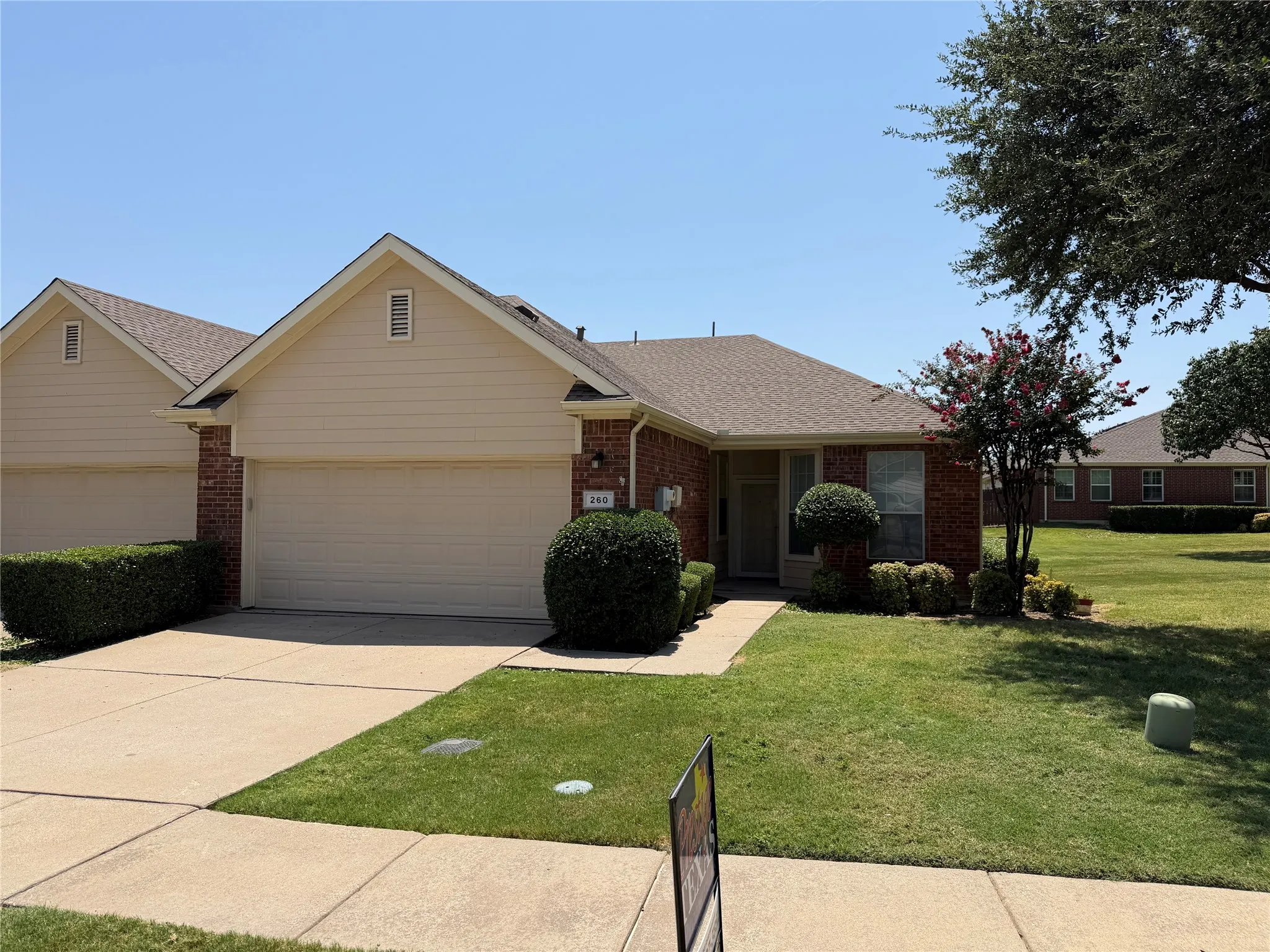 Townhouse For Sale in Denton County , 260 Bexar Drive, Lewisville, Texas 75067, 2 Bedroom, 2 Bathroom, 2 Garage spaces, 1,547 Sqft, built in 2004, mls#21346986, Real Estate Agent in Lewisville, Homes For Sale in Denton county, Homes For Sale in Lewisville, Realtor in Lewisville Texas, Real Estate Brokerage Independent Realty Texas, Luminita Cordes Realtor