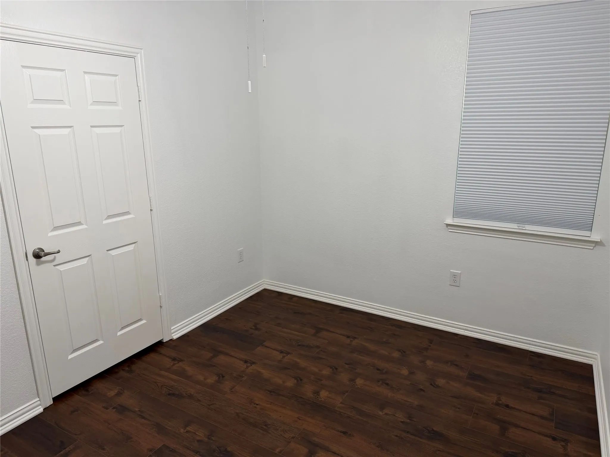 Secondary bedroom from other side.