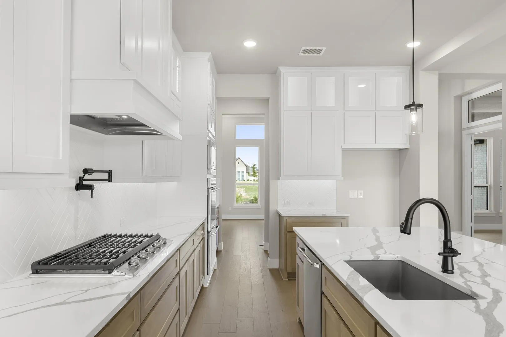 11. 5012 Lynwood - Kitchen (3)