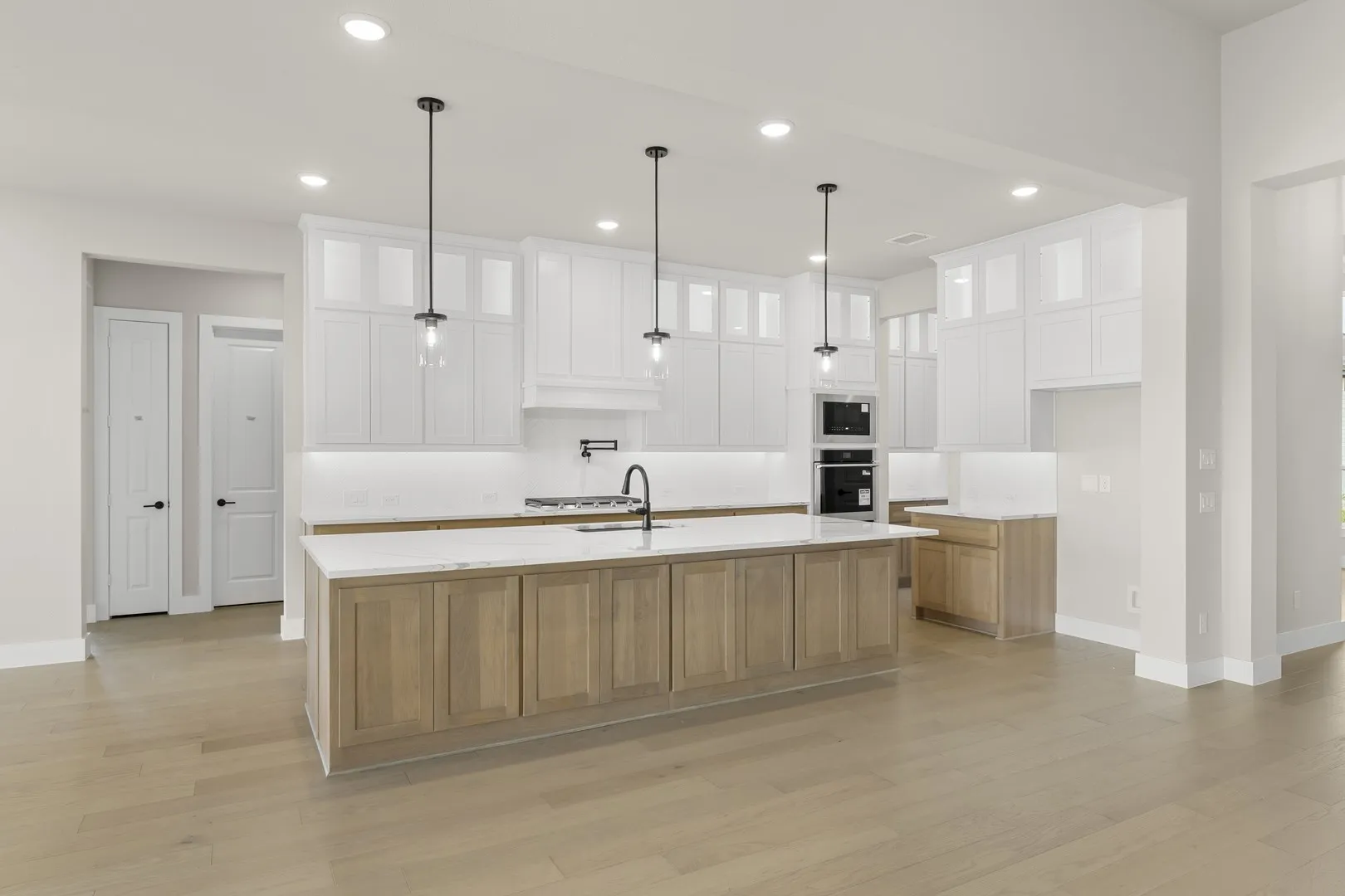 10. 5012 Lynwood - Kitchen (2)