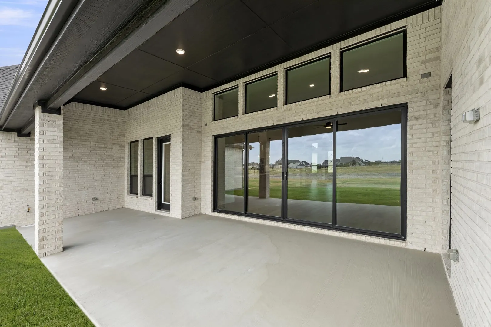 25. 5012 Lynwood - Patio