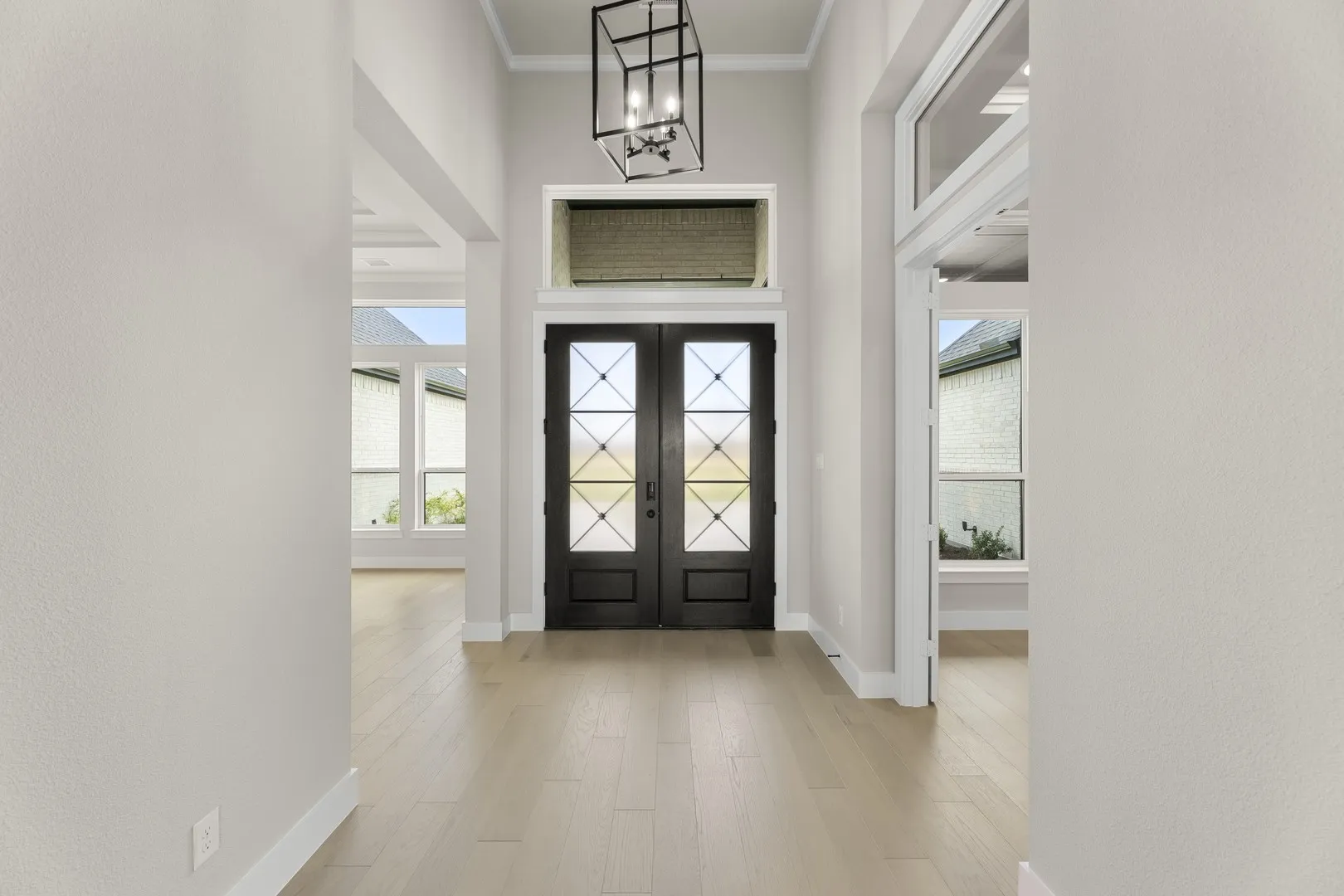 03. 5012 Lynwood - Entry