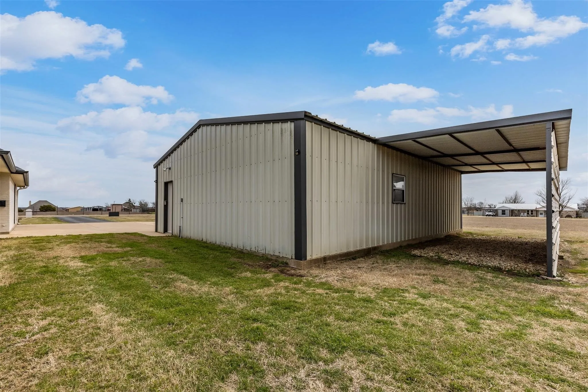 Single Family Residence For Sale in Johnson County , 312 Corral Road, Godley, Texas 76044, 3 Bedroom, 2 Bathroom, Garage spaces, 2,332 Sqft, built in 1997, mls#21341606, Real Estate Agent in Godley, Homes For Sale in Johnson county, Homes For Sale in Godley, Realtor in Godley Texas, Real Estate Brokerage Independent Realty Texas, Luminita Cordes Realtor