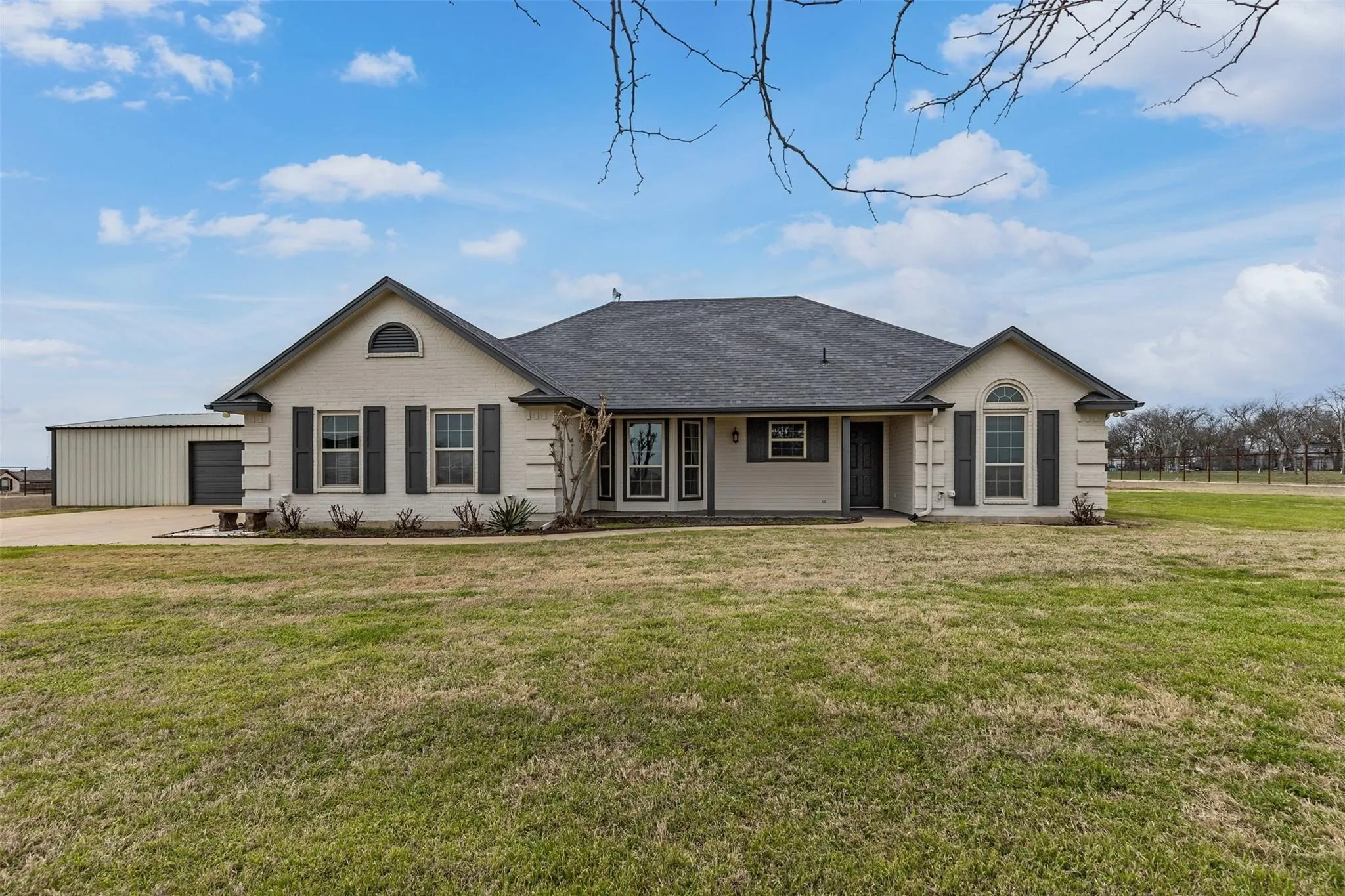 Single Family Residence For Sale in Johnson County , 312 Corral Road, Godley, Texas 76044, 3 Bedroom, 2 Bathroom, Garage spaces, 2,332 Sqft, built in 1997, mls#21341606, Real Estate Agent in Godley, Homes For Sale in Johnson county, Homes For Sale in Godley, Realtor in Godley Texas, Real Estate Brokerage Independent Realty Texas, Luminita Cordes Realtor