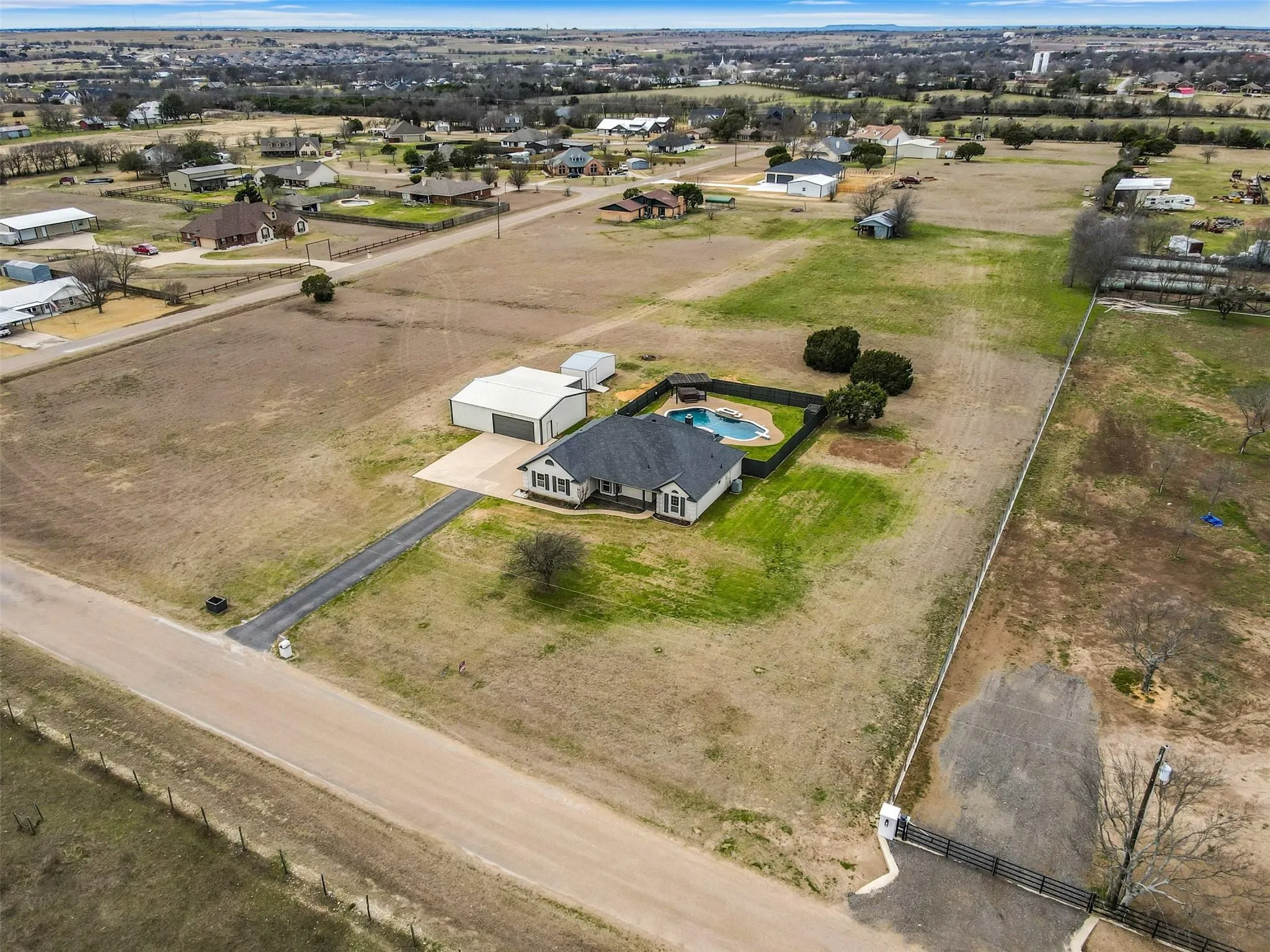 Single Family Residence For Sale in Johnson County , 312 Corral Road, Godley, Texas 76044, 3 Bedroom, 2 Bathroom, Garage spaces, 2,332 Sqft, built in 1997, mls#21341606, Real Estate Agent in Godley, Homes For Sale in Johnson county, Homes For Sale in Godley, Realtor in Godley Texas, Real Estate Brokerage Independent Realty Texas, Luminita Cordes Realtor