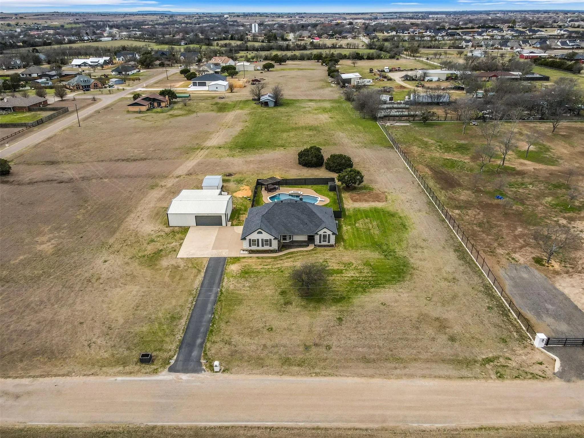 Single Family Residence For Sale in Johnson County , 312 Corral Road, Godley, Texas 76044, 3 Bedroom, 2 Bathroom, Garage spaces, 2,332 Sqft, built in 1997, mls#21341606, Real Estate Agent in Godley, Homes For Sale in Johnson county, Homes For Sale in Godley, Realtor in Godley Texas, Real Estate Brokerage Independent Realty Texas, Luminita Cordes Realtor