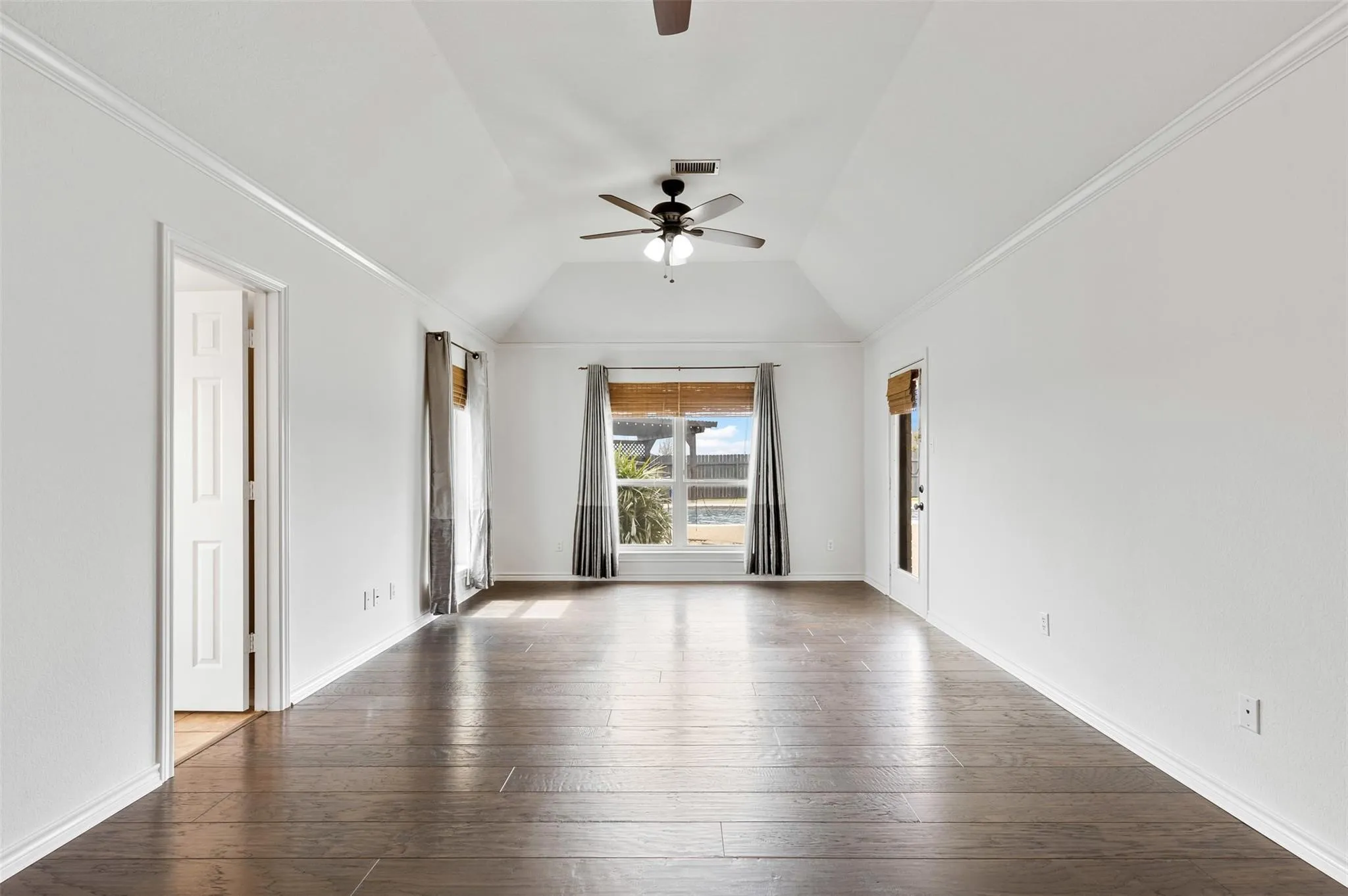 Single Family Residence For Sale in Johnson County , 312 Corral Road, Godley, Texas 76044, 3 Bedroom, 2 Bathroom, Garage spaces, 2,332 Sqft, built in 1997, mls#21341606, Real Estate Agent in Godley, Homes For Sale in Johnson county, Homes For Sale in Godley, Realtor in Godley Texas, Real Estate Brokerage Independent Realty Texas, Luminita Cordes Realtor