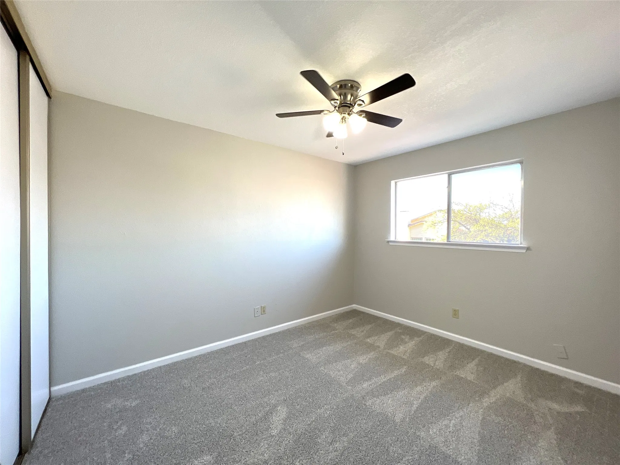 2nd bedroom makes a great home office