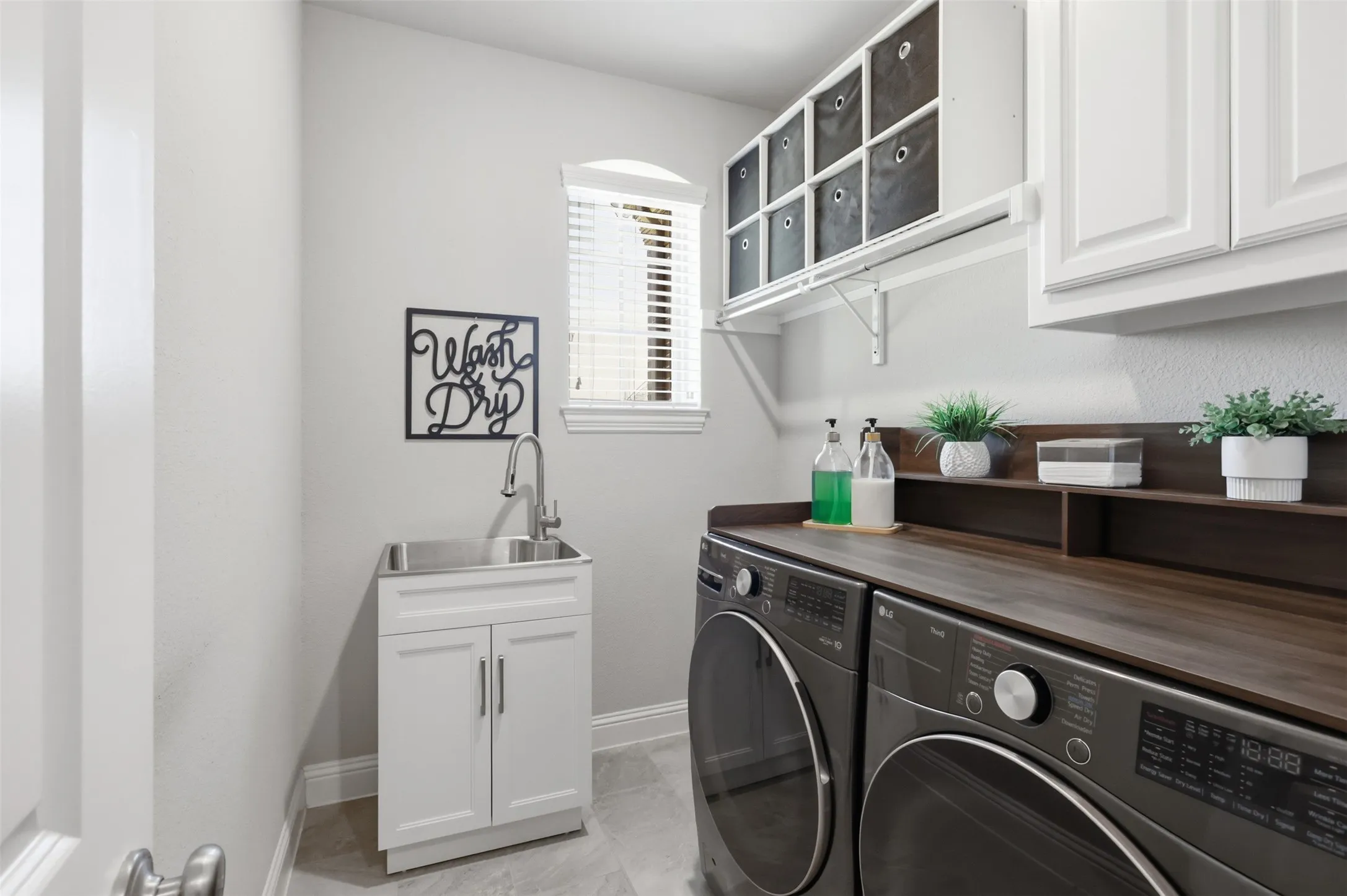 Single Family Residence For Sale in Denton County , 10813 Sycamore Falls Drive, Flower Mound, Texas 76226, 4 Bedroom, 5 Bathroom, 3 Garage spaces, 3,862 Sqft, built in 2018, mls#21346643, Real Estate Agent in Flower Mound, Homes For Sale in Denton county, Homes For Sale in Flower Mound, Realtor in Flower Mound Texas, Real Estate Brokerage Independent Realty Texas, Luminita Cordes Realtor