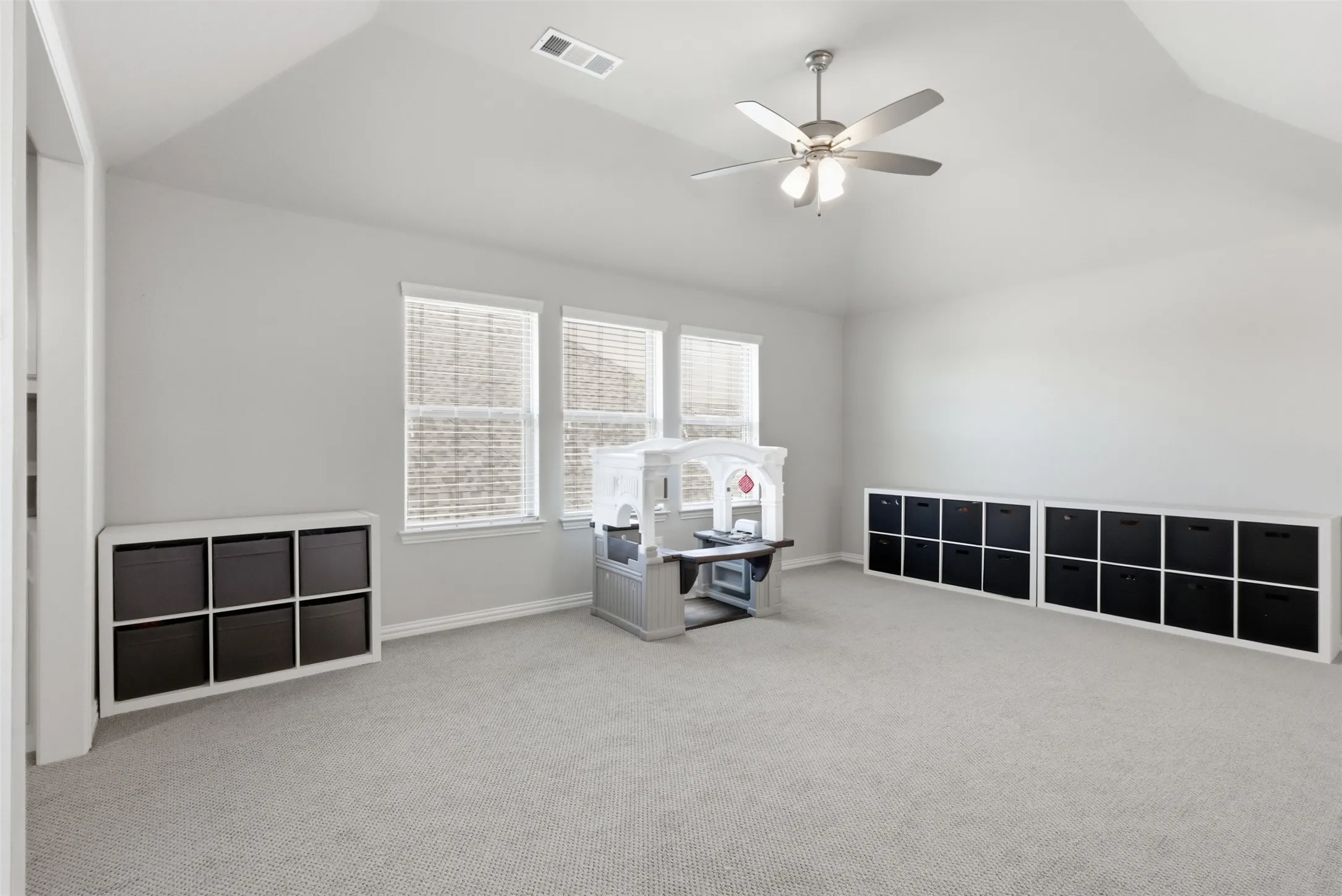 Single Family Residence For Sale in Denton County , 10813 Sycamore Falls Drive, Flower Mound, Texas 76226, 4 Bedroom, 5 Bathroom, 3 Garage spaces, 3,862 Sqft, built in 2018, mls#21346643, Real Estate Agent in Flower Mound, Homes For Sale in Denton county, Homes For Sale in Flower Mound, Realtor in Flower Mound Texas, Real Estate Brokerage Independent Realty Texas, Luminita Cordes Realtor
