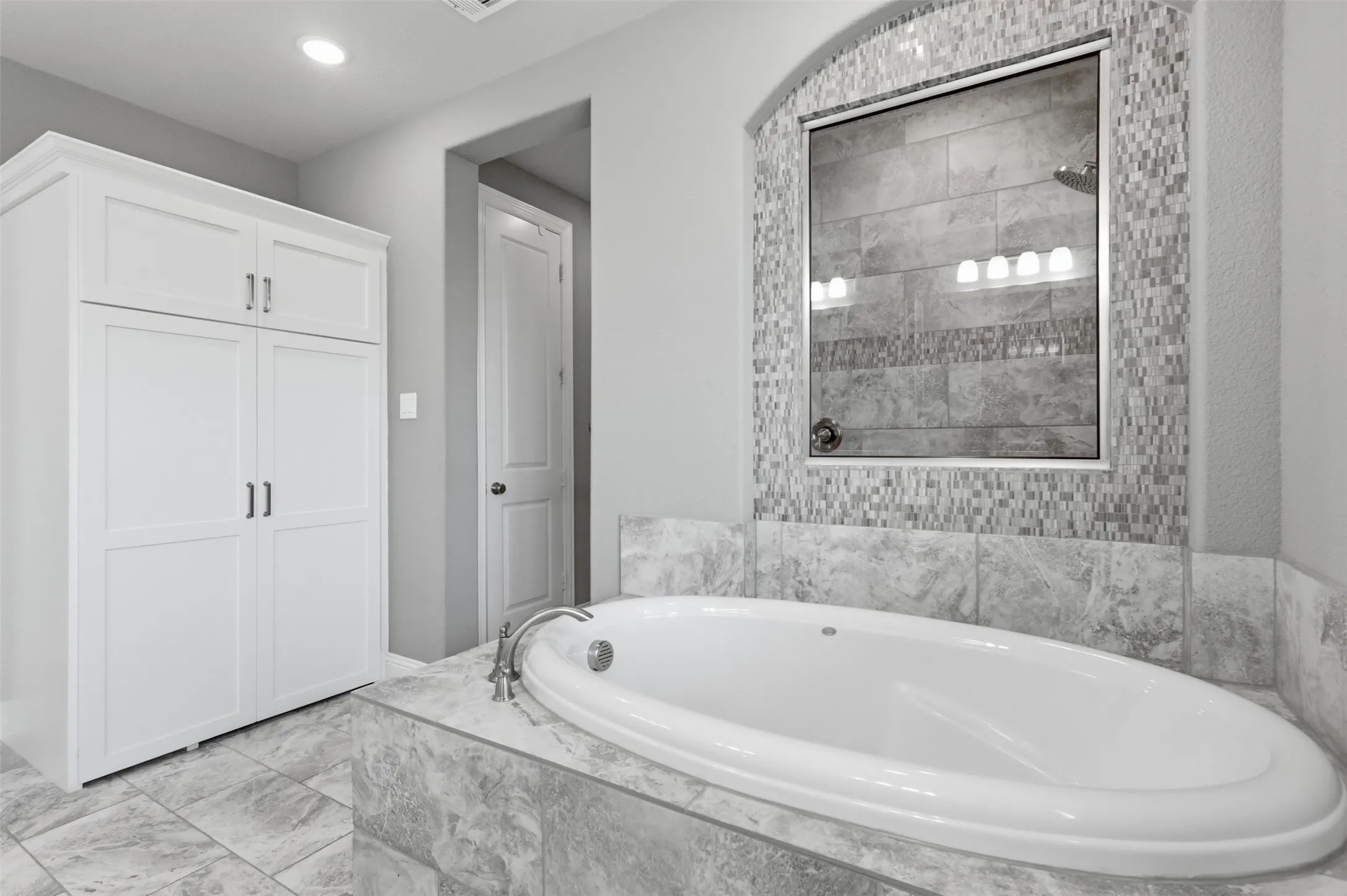 Single Family Residence For Sale in Denton County , 10813 Sycamore Falls Drive, Flower Mound, Texas 76226, 4 Bedroom, 5 Bathroom, 3 Garage spaces, 3,862 Sqft, built in 2018, mls#21346643, Real Estate Agent in Flower Mound, Homes For Sale in Denton county, Homes For Sale in Flower Mound, Realtor in Flower Mound Texas, Real Estate Brokerage Independent Realty Texas, Luminita Cordes Realtor