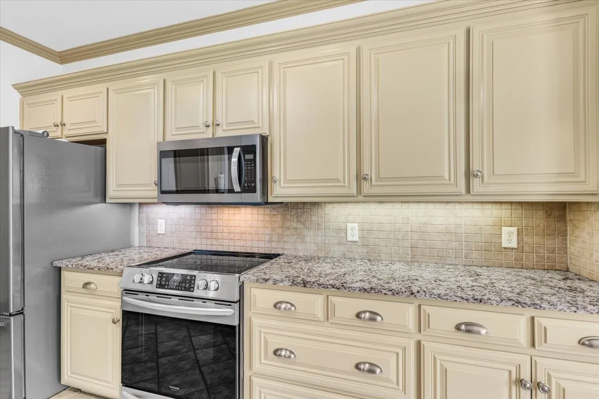 Single Family Residence For Sale in Tarrant County , 2105 Norwood Lane, Arlington, Texas 76013, 3 Bedroom, 2 Bathroom, 2 Garage spaces, 1,557 Sqft, built in 2003, mls#21343595, Real Estate Agent in Arlington, Homes For Sale in Tarrant county, Homes For Sale in Arlington, Realtor in Arlington Texas, Real Estate Brokerage Independent Realty Texas, Luminita Cordes Realtor