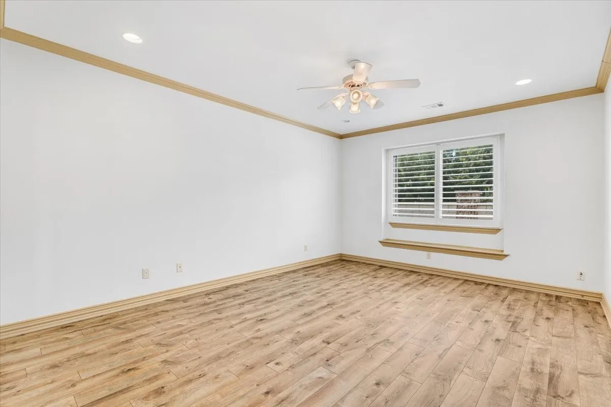 Single Family Residence For Sale in Tarrant County , 2105 Norwood Lane, Arlington, Texas 76013, 3 Bedroom, 2 Bathroom, 2 Garage spaces, 1,557 Sqft, built in 2003, mls#21343595, Real Estate Agent in Arlington, Homes For Sale in Tarrant county, Homes For Sale in Arlington, Realtor in Arlington Texas, Real Estate Brokerage Independent Realty Texas, Luminita Cordes Realtor
