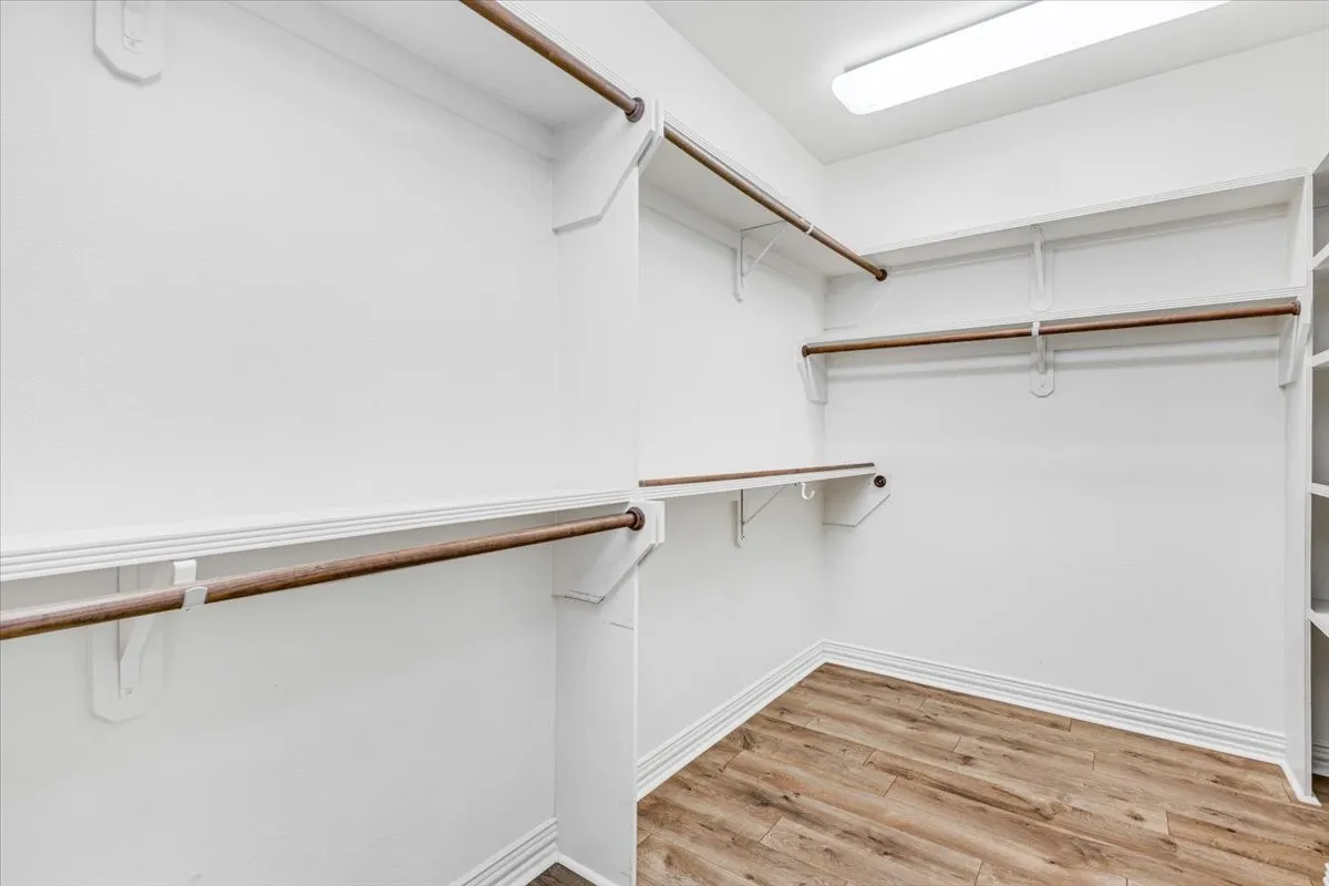 Single Family Residence For Sale in Tarrant County , 2105 Norwood Lane, Arlington, Texas 76013, 3 Bedroom, 2 Bathroom, 2 Garage spaces, 1,557 Sqft, built in 2003, mls#21343595, Real Estate Agent in Arlington, Homes For Sale in Tarrant county, Homes For Sale in Arlington, Realtor in Arlington Texas, Real Estate Brokerage Independent Realty Texas, Luminita Cordes Realtor