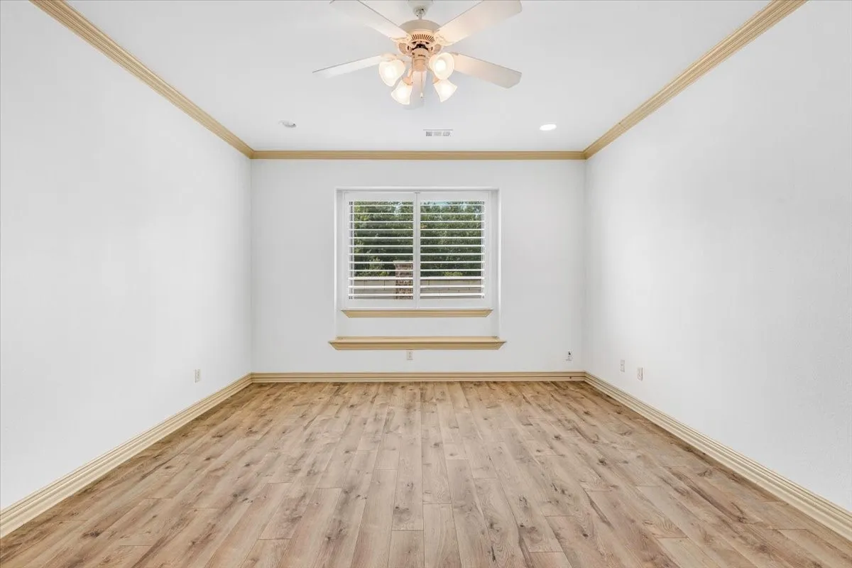 Single Family Residence For Sale in Tarrant County , 2105 Norwood Lane, Arlington, Texas 76013, 3 Bedroom, 2 Bathroom, 2 Garage spaces, 1,557 Sqft, built in 2003, mls#21343595, Real Estate Agent in Arlington, Homes For Sale in Tarrant county, Homes For Sale in Arlington, Realtor in Arlington Texas, Real Estate Brokerage Independent Realty Texas, Luminita Cordes Realtor