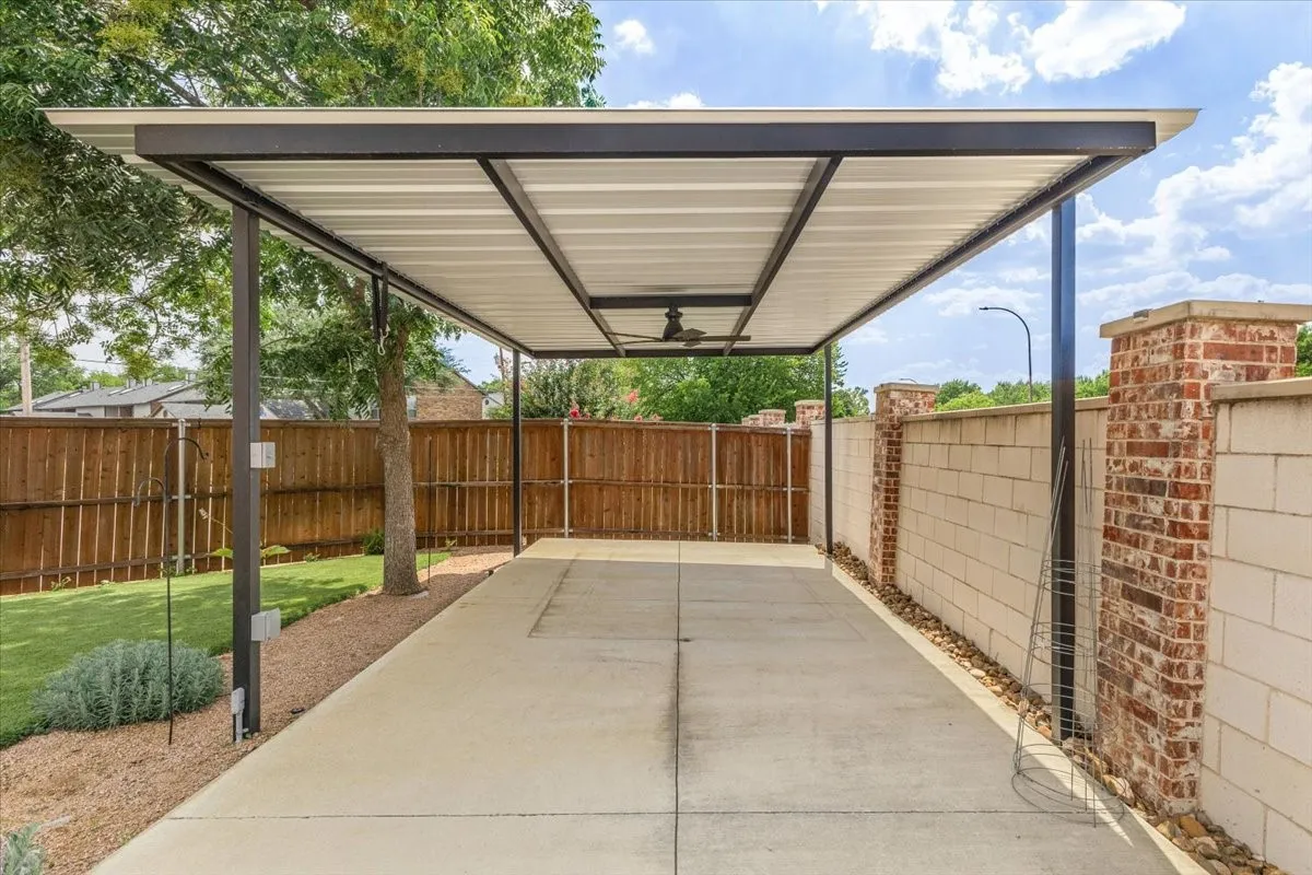 Single Family Residence For Sale in Tarrant County , 2105 Norwood Lane, Arlington, Texas 76013, 3 Bedroom, 2 Bathroom, 2 Garage spaces, 1,557 Sqft, built in 2003, mls#21343595, Real Estate Agent in Arlington, Homes For Sale in Tarrant county, Homes For Sale in Arlington, Realtor in Arlington Texas, Real Estate Brokerage Independent Realty Texas, Luminita Cordes Realtor