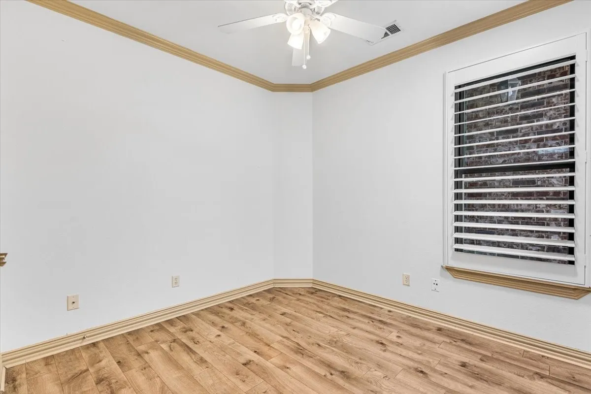 Single Family Residence For Sale in Tarrant County , 2105 Norwood Lane, Arlington, Texas 76013, 3 Bedroom, 2 Bathroom, 2 Garage spaces, 1,557 Sqft, built in 2003, mls#21343595, Real Estate Agent in Arlington, Homes For Sale in Tarrant county, Homes For Sale in Arlington, Realtor in Arlington Texas, Real Estate Brokerage Independent Realty Texas, Luminita Cordes Realtor
