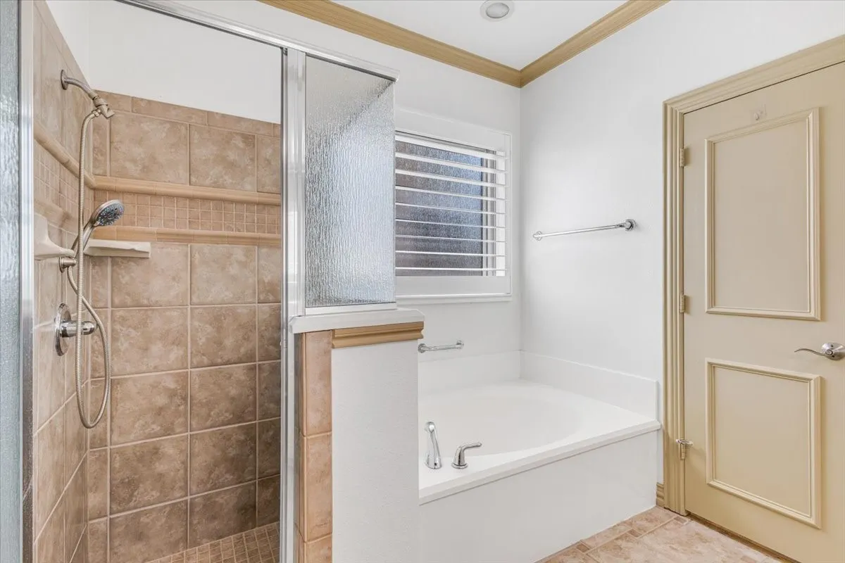Single Family Residence For Sale in Tarrant County , 2105 Norwood Lane, Arlington, Texas 76013, 3 Bedroom, 2 Bathroom, 2 Garage spaces, 1,557 Sqft, built in 2003, mls#21343595, Real Estate Agent in Arlington, Homes For Sale in Tarrant county, Homes For Sale in Arlington, Realtor in Arlington Texas, Real Estate Brokerage Independent Realty Texas, Luminita Cordes Realtor