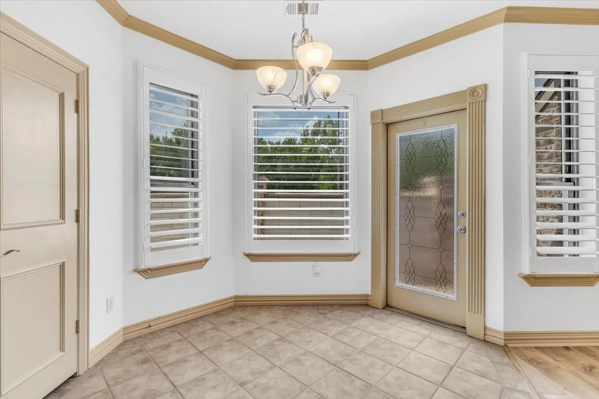 Single Family Residence For Sale in Tarrant County , 2105 Norwood Lane, Arlington, Texas 76013, 3 Bedroom, 2 Bathroom, 2 Garage spaces, 1,557 Sqft, built in 2003, mls#21343595, Real Estate Agent in Arlington, Homes For Sale in Tarrant county, Homes For Sale in Arlington, Realtor in Arlington Texas, Real Estate Brokerage Independent Realty Texas, Luminita Cordes Realtor