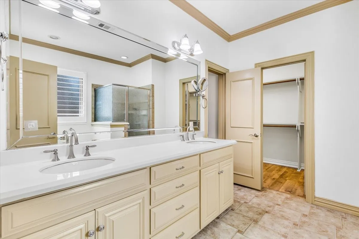 Single Family Residence For Sale in Tarrant County , 2105 Norwood Lane, Arlington, Texas 76013, 3 Bedroom, 2 Bathroom, 2 Garage spaces, 1,557 Sqft, built in 2003, mls#21343595, Real Estate Agent in Arlington, Homes For Sale in Tarrant county, Homes For Sale in Arlington, Realtor in Arlington Texas, Real Estate Brokerage Independent Realty Texas, Luminita Cordes Realtor