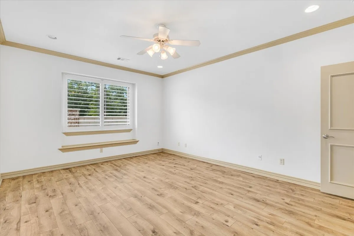 Single Family Residence For Sale in Tarrant County , 2105 Norwood Lane, Arlington, Texas 76013, 3 Bedroom, 2 Bathroom, 2 Garage spaces, 1,557 Sqft, built in 2003, mls#21343595, Real Estate Agent in Arlington, Homes For Sale in Tarrant county, Homes For Sale in Arlington, Realtor in Arlington Texas, Real Estate Brokerage Independent Realty Texas, Luminita Cordes Realtor
