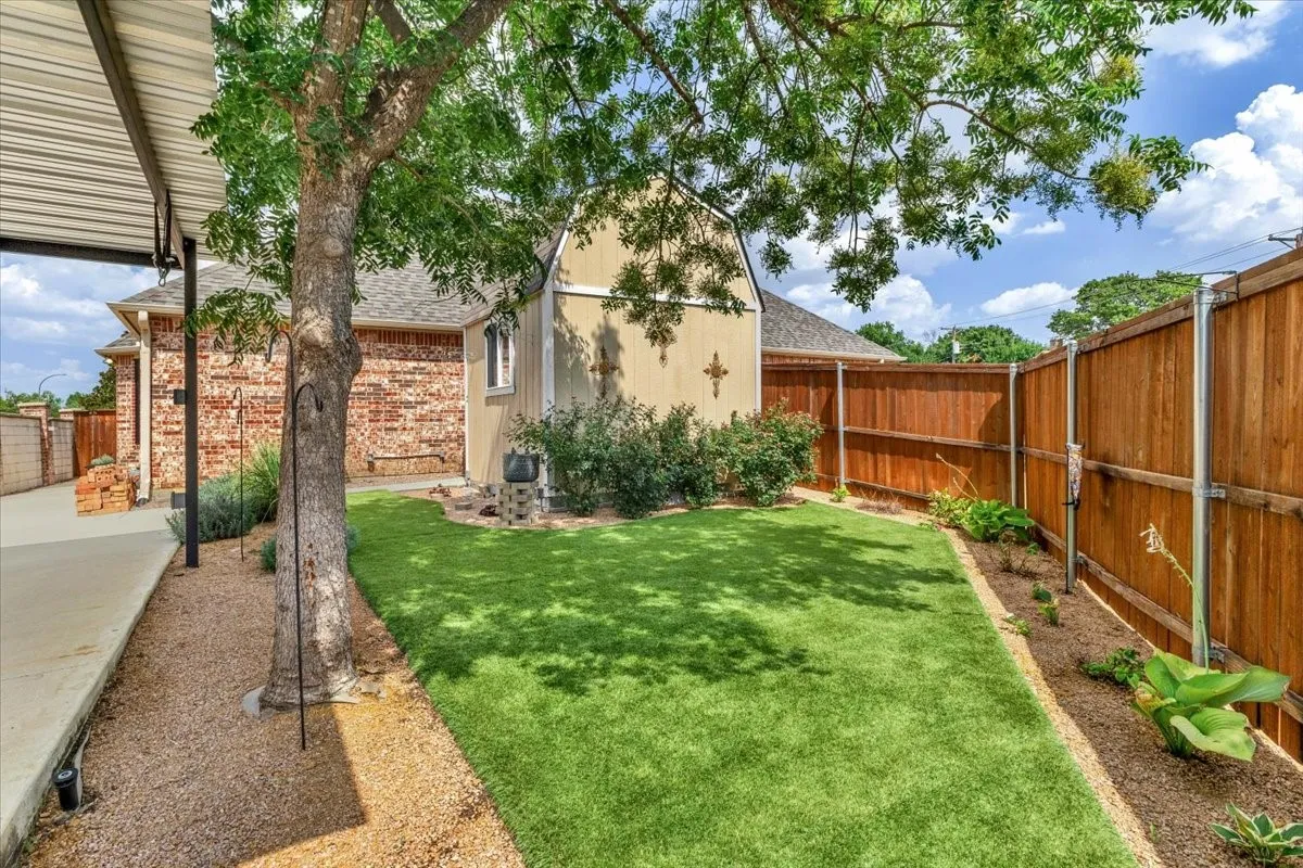 Single Family Residence For Sale in Tarrant County , 2105 Norwood Lane, Arlington, Texas 76013, 3 Bedroom, 2 Bathroom, 2 Garage spaces, 1,557 Sqft, built in 2003, mls#21343595, Real Estate Agent in Arlington, Homes For Sale in Tarrant county, Homes For Sale in Arlington, Realtor in Arlington Texas, Real Estate Brokerage Independent Realty Texas, Luminita Cordes Realtor