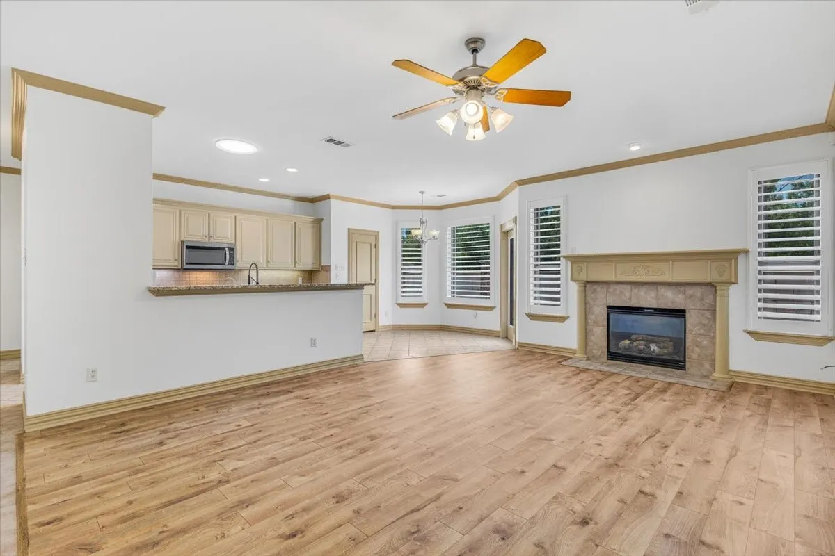 Single Family Residence For Sale in Tarrant County , 2105 Norwood Lane, Arlington, Texas 76013, 3 Bedroom, 2 Bathroom, 2 Garage spaces, 1,557 Sqft, built in 2003, mls#21343595, Real Estate Agent in Arlington, Homes For Sale in Tarrant county, Homes For Sale in Arlington, Realtor in Arlington Texas, Real Estate Brokerage Independent Realty Texas, Luminita Cordes Realtor
