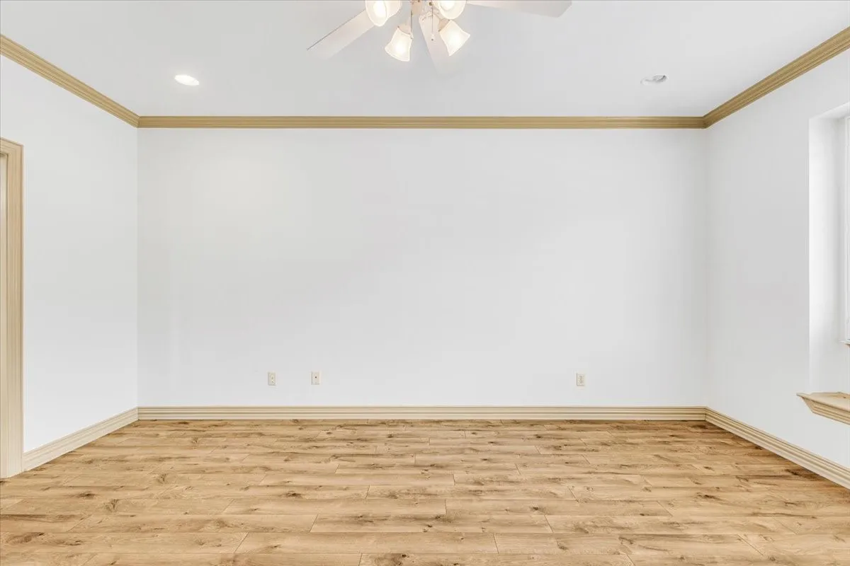 Single Family Residence For Sale in Tarrant County , 2105 Norwood Lane, Arlington, Texas 76013, 3 Bedroom, 2 Bathroom, 2 Garage spaces, 1,557 Sqft, built in 2003, mls#21343595, Real Estate Agent in Arlington, Homes For Sale in Tarrant county, Homes For Sale in Arlington, Realtor in Arlington Texas, Real Estate Brokerage Independent Realty Texas, Luminita Cordes Realtor