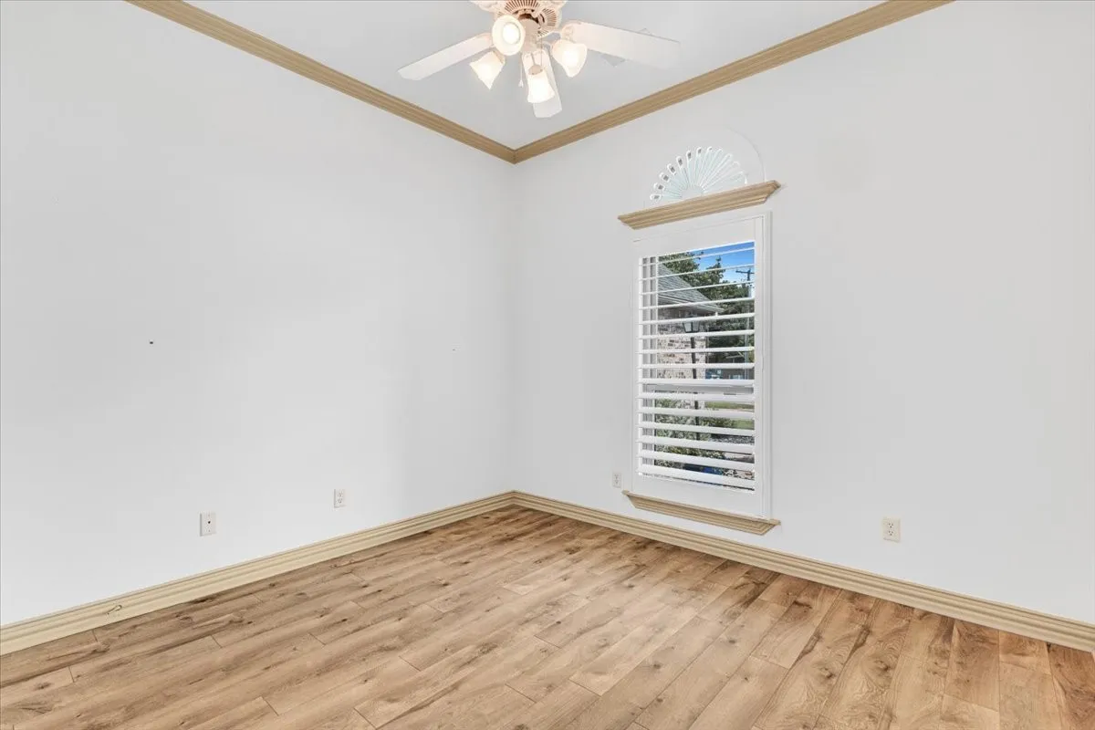 Single Family Residence For Sale in Tarrant County , 2105 Norwood Lane, Arlington, Texas 76013, 3 Bedroom, 2 Bathroom, 2 Garage spaces, 1,557 Sqft, built in 2003, mls#21343595, Real Estate Agent in Arlington, Homes For Sale in Tarrant county, Homes For Sale in Arlington, Realtor in Arlington Texas, Real Estate Brokerage Independent Realty Texas, Luminita Cordes Realtor