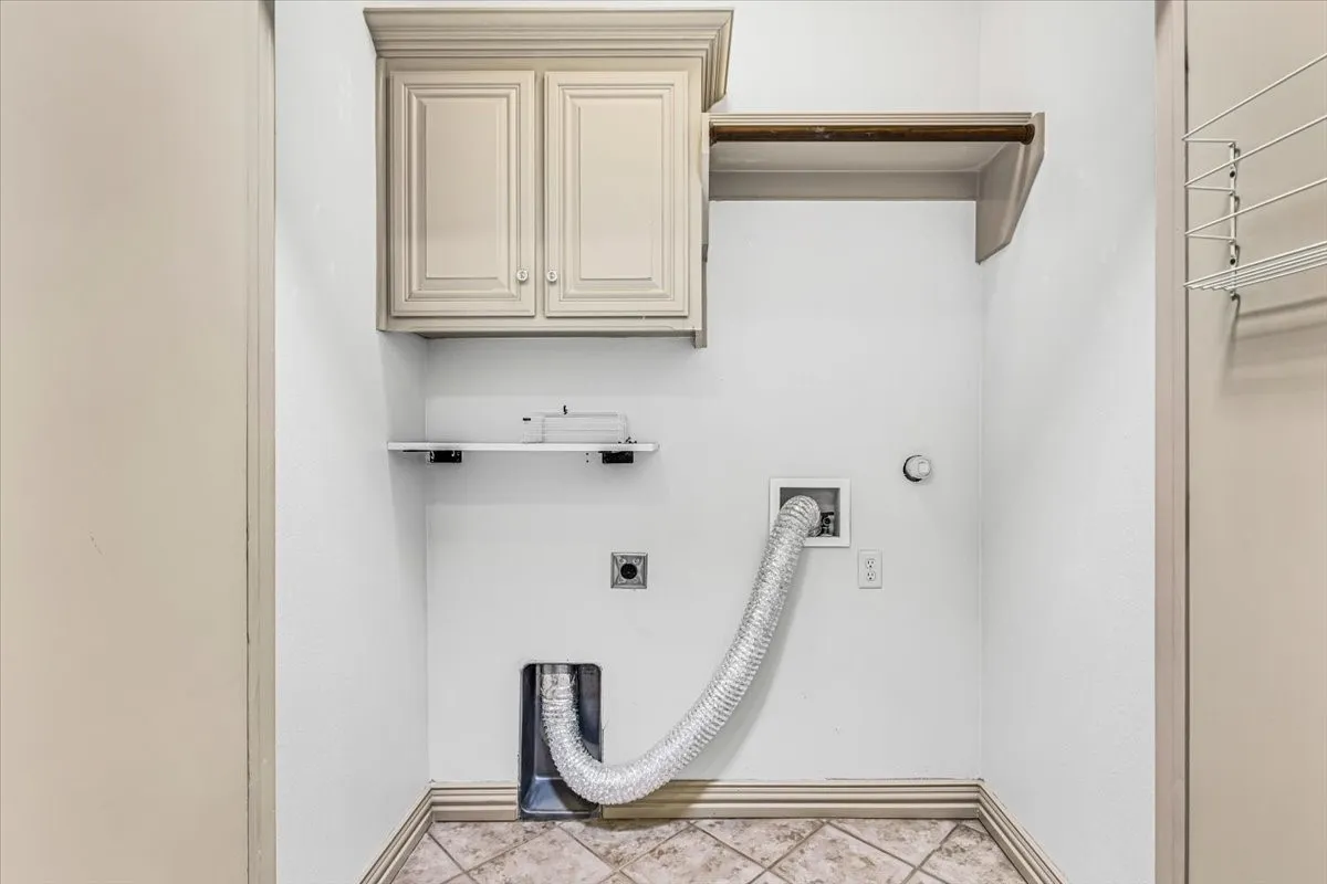 Single Family Residence For Sale in Tarrant County , 2105 Norwood Lane, Arlington, Texas 76013, 3 Bedroom, 2 Bathroom, 2 Garage spaces, 1,557 Sqft, built in 2003, mls#21343595, Real Estate Agent in Arlington, Homes For Sale in Tarrant county, Homes For Sale in Arlington, Realtor in Arlington Texas, Real Estate Brokerage Independent Realty Texas, Luminita Cordes Realtor