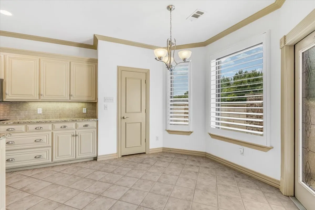 Single Family Residence For Sale in Tarrant County , 2105 Norwood Lane, Arlington, Texas 76013, 3 Bedroom, 2 Bathroom, 2 Garage spaces, 1,557 Sqft, built in 2003, mls#21343595, Real Estate Agent in Arlington, Homes For Sale in Tarrant county, Homes For Sale in Arlington, Realtor in Arlington Texas, Real Estate Brokerage Independent Realty Texas, Luminita Cordes Realtor