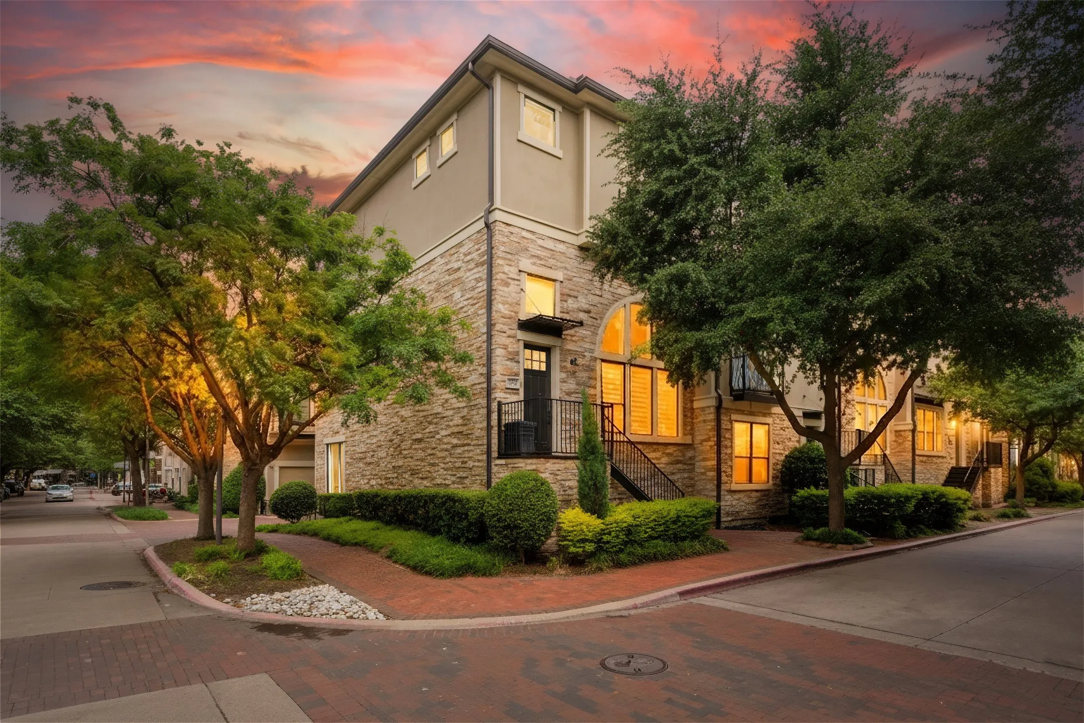Townhouse For Sale in Collin County , 7201 Kasko Drive, Plano, Texas 75024, 3 Bedrooms, 3 Bathrooms, 2 Garage spaces, 1,631 Sqft, built in 2005, Price $700,000, mls#21346130, Real Estate Agent in Plano, Homes For Sale in Collin county, Homes For Sale in Plano, Realtor in Plano Texas, Real Estate Brokerage Independent Realty Texas, Luminita Cordes Realtor