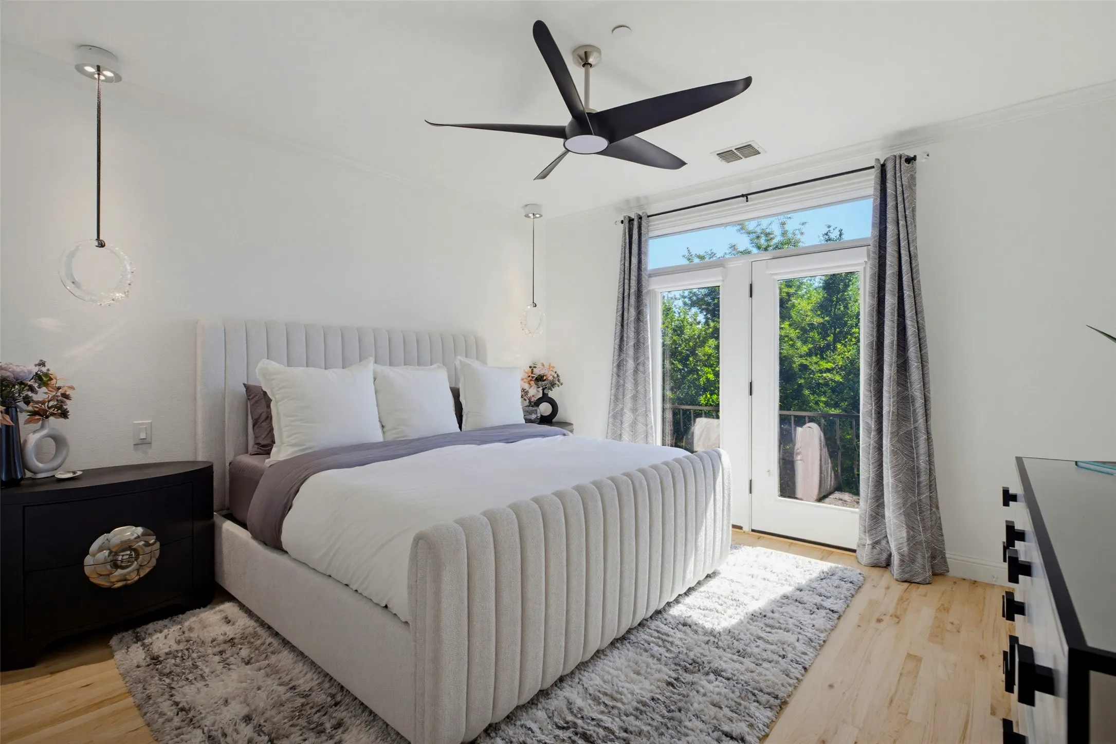 Townhouse For Sale in Collin County , 7201 Kasko Drive, Plano, Texas 75024, 3 Bedrooms, 3 Bathrooms, 2 Garage spaces, 1,631 Sqft, built in 2005, Price $700,000, mls#21346130, Real Estate Agent in Plano, Homes For Sale in Collin county, Homes For Sale in Plano, Realtor in Plano Texas, Real Estate Brokerage Independent Realty Texas, Luminita Cordes Realtor
