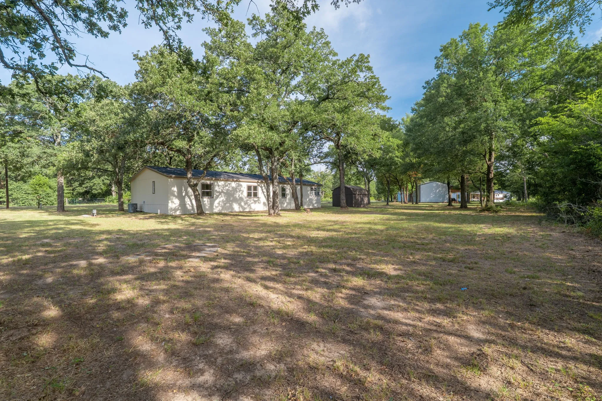 Mobile Home For Sale in Freestone County , 151 Private Road 958, Kirvin, Texas 75859, 4 Bedroom, 3 Bathroom, Garage spaces, 2,432 Sqft, built in 2007, mls#21346503, Real Estate Agent in Kirvin, Homes For Sale in Freestone county, Homes For Sale in Kirvin, Realtor in Kirvin Texas, Real Estate Brokerage Independent Realty Texas, Luminita Cordes Realtor