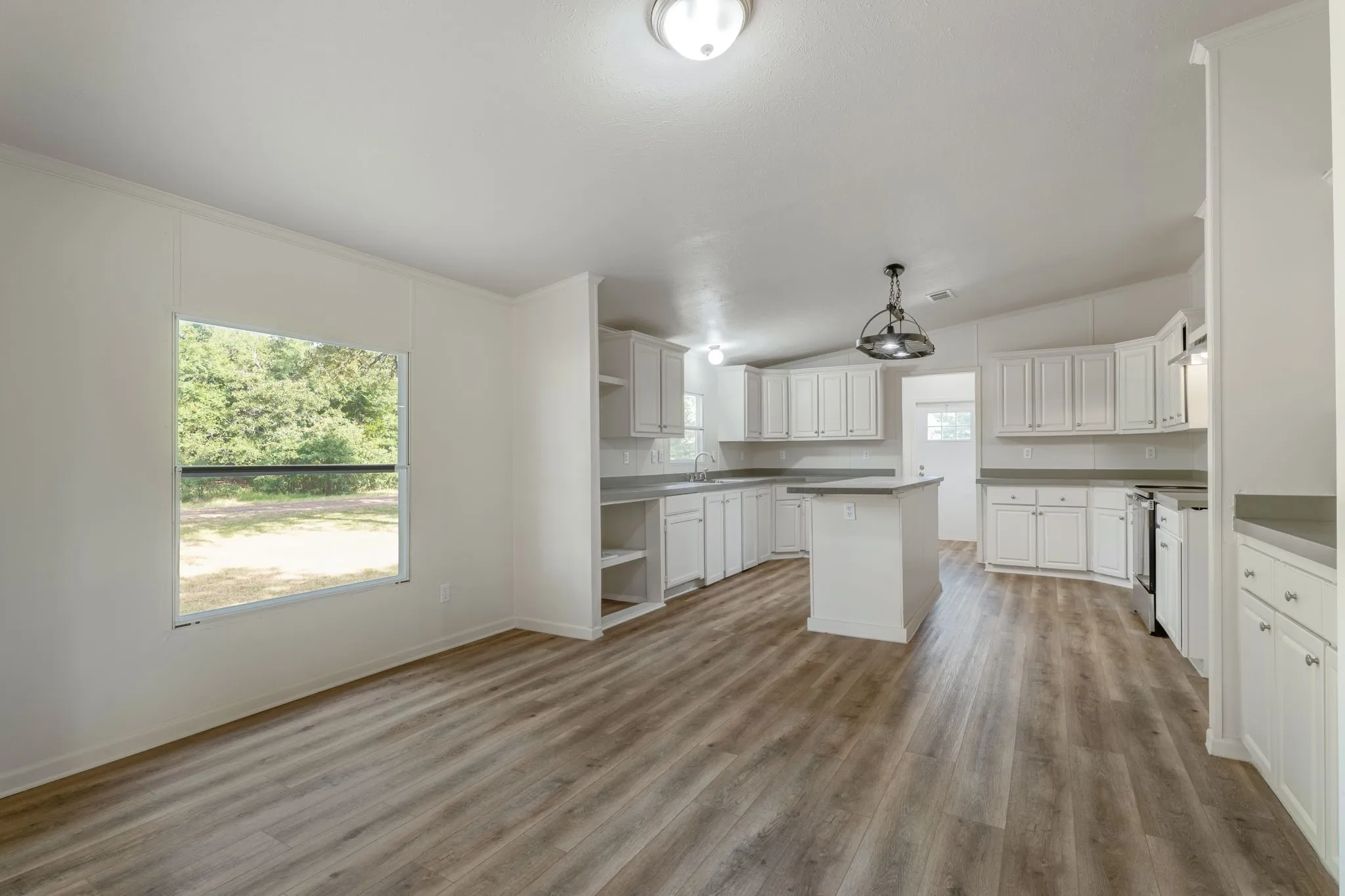 Mobile Home For Sale in Freestone County , 151 Private Road 958, Kirvin, Texas 75859, 4 Bedroom, 3 Bathroom, Garage spaces, 2,432 Sqft, built in 2007, mls#21346503, Real Estate Agent in Kirvin, Homes For Sale in Freestone county, Homes For Sale in Kirvin, Realtor in Kirvin Texas, Real Estate Brokerage Independent Realty Texas, Luminita Cordes Realtor