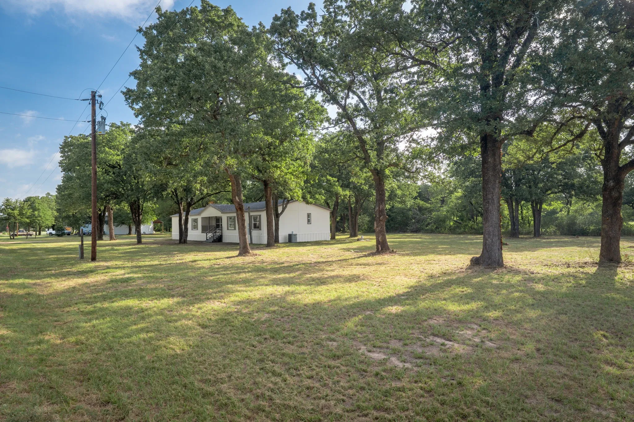 Mobile Home For Sale in Freestone County , 151 Private Road 958, Kirvin, Texas 75859, 4 Bedroom, 3 Bathroom, Garage spaces, 2,432 Sqft, built in 2007, mls#21346503, Real Estate Agent in Kirvin, Homes For Sale in Freestone county, Homes For Sale in Kirvin, Realtor in Kirvin Texas, Real Estate Brokerage Independent Realty Texas, Luminita Cordes Realtor