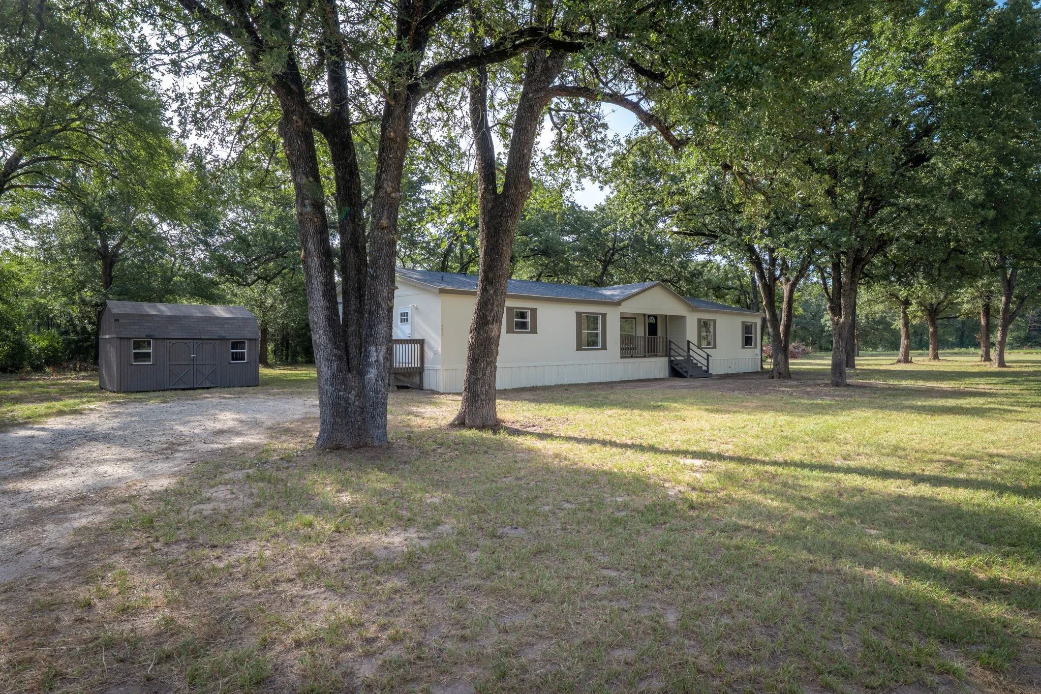 Mobile Home For Sale in Freestone County , 151 Private Road 958, Kirvin, Texas 75859, 4 Bedroom, 3 Bathroom, Garage spaces, 2,432 Sqft, built in 2007, mls#21346503, Real Estate Agent in Kirvin, Homes For Sale in Freestone county, Homes For Sale in Kirvin, Realtor in Kirvin Texas, Real Estate Brokerage Independent Realty Texas, Luminita Cordes Realtor