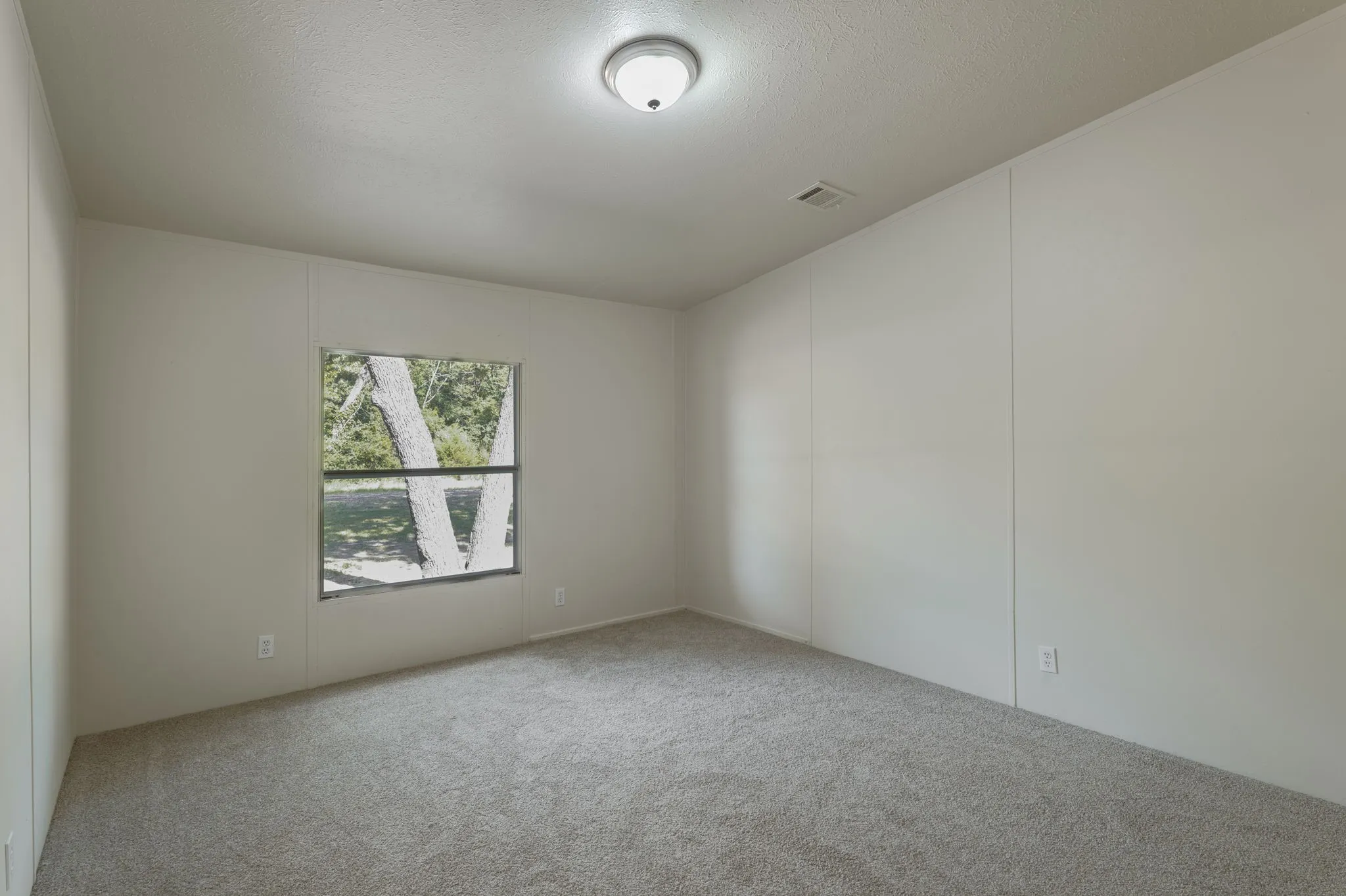 Mobile Home For Sale in Freestone County , 151 Private Road 958, Kirvin, Texas 75859, 4 Bedroom, 3 Bathroom, Garage spaces, 2,432 Sqft, built in 2007, mls#21346503, Real Estate Agent in Kirvin, Homes For Sale in Freestone county, Homes For Sale in Kirvin, Realtor in Kirvin Texas, Real Estate Brokerage Independent Realty Texas, Luminita Cordes Realtor