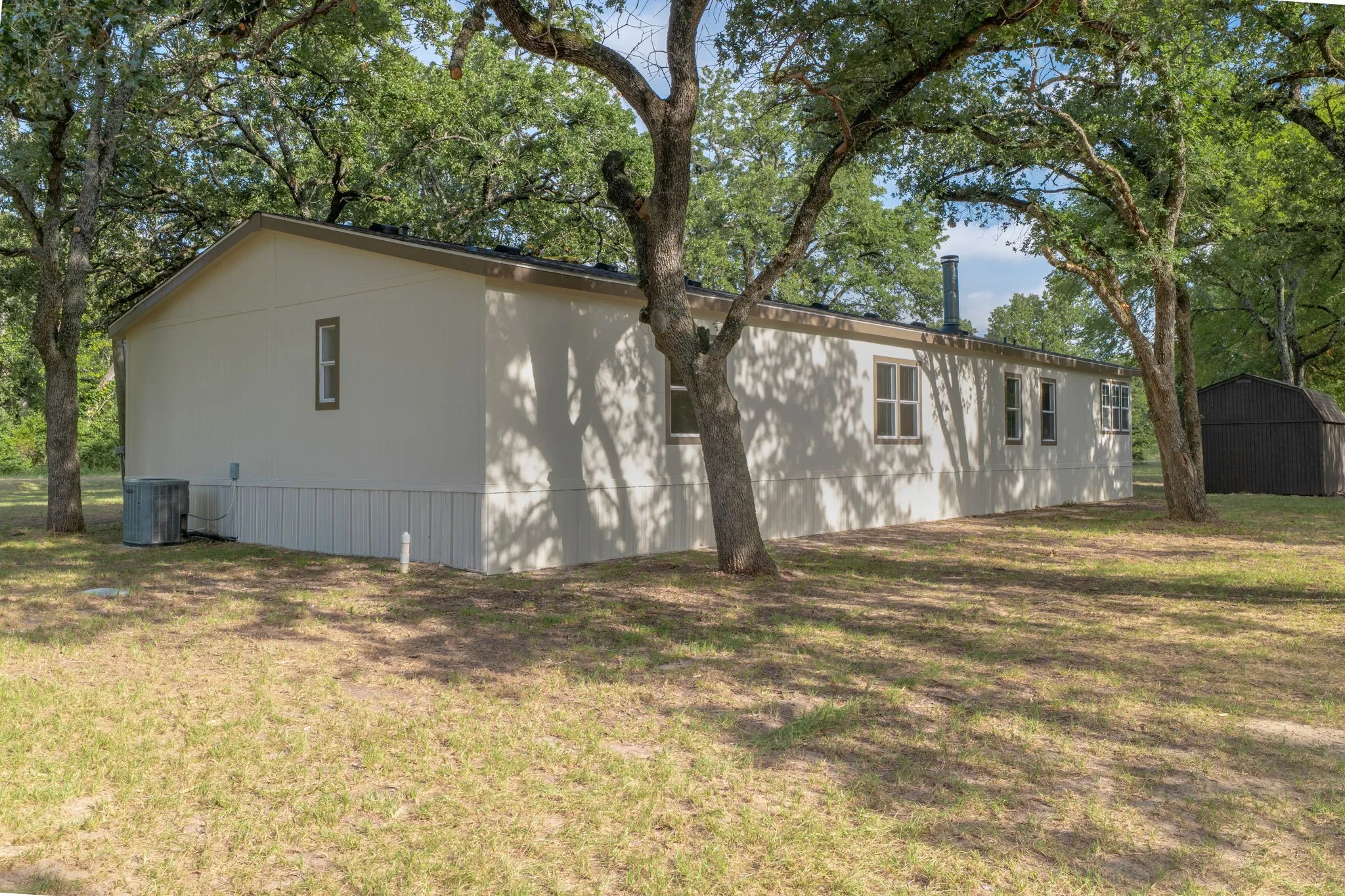 Mobile Home For Sale in Freestone County , 151 Private Road 958, Kirvin, Texas 75859, 4 Bedroom, 3 Bathroom, Garage spaces, 2,432 Sqft, built in 2007, mls#21346503, Real Estate Agent in Kirvin, Homes For Sale in Freestone county, Homes For Sale in Kirvin, Realtor in Kirvin Texas, Real Estate Brokerage Independent Realty Texas, Luminita Cordes Realtor