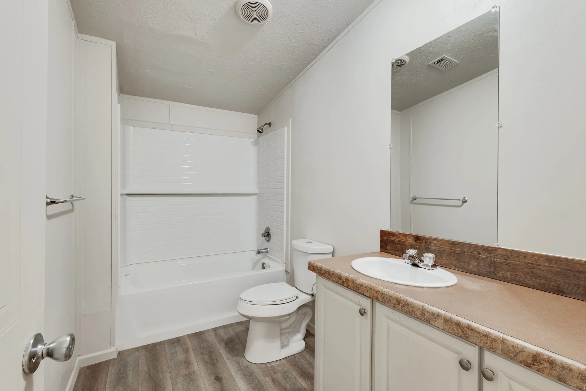 Mobile Home For Sale in Freestone County , 151 Private Road 958, Kirvin, Texas 75859, 4 Bedroom, 3 Bathroom, Garage spaces, 2,432 Sqft, built in 2007, mls#21346503, Real Estate Agent in Kirvin, Homes For Sale in Freestone county, Homes For Sale in Kirvin, Realtor in Kirvin Texas, Real Estate Brokerage Independent Realty Texas, Luminita Cordes Realtor