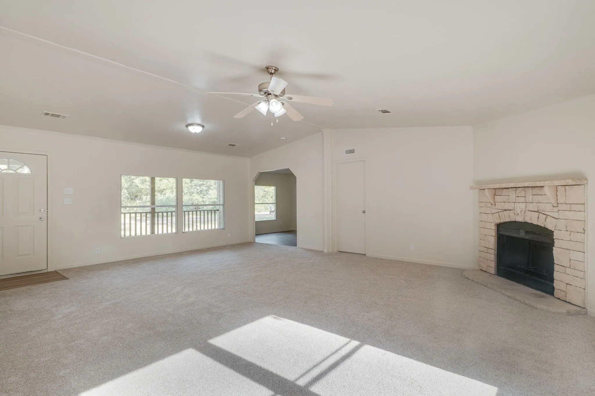 Mobile Home For Sale in Freestone County , 151 Private Road 958, Kirvin, Texas 75859, 4 Bedroom, 3 Bathroom, Garage spaces, 2,432 Sqft, built in 2007, mls#21346503, Real Estate Agent in Kirvin, Homes For Sale in Freestone county, Homes For Sale in Kirvin, Realtor in Kirvin Texas, Real Estate Brokerage Independent Realty Texas, Luminita Cordes Realtor