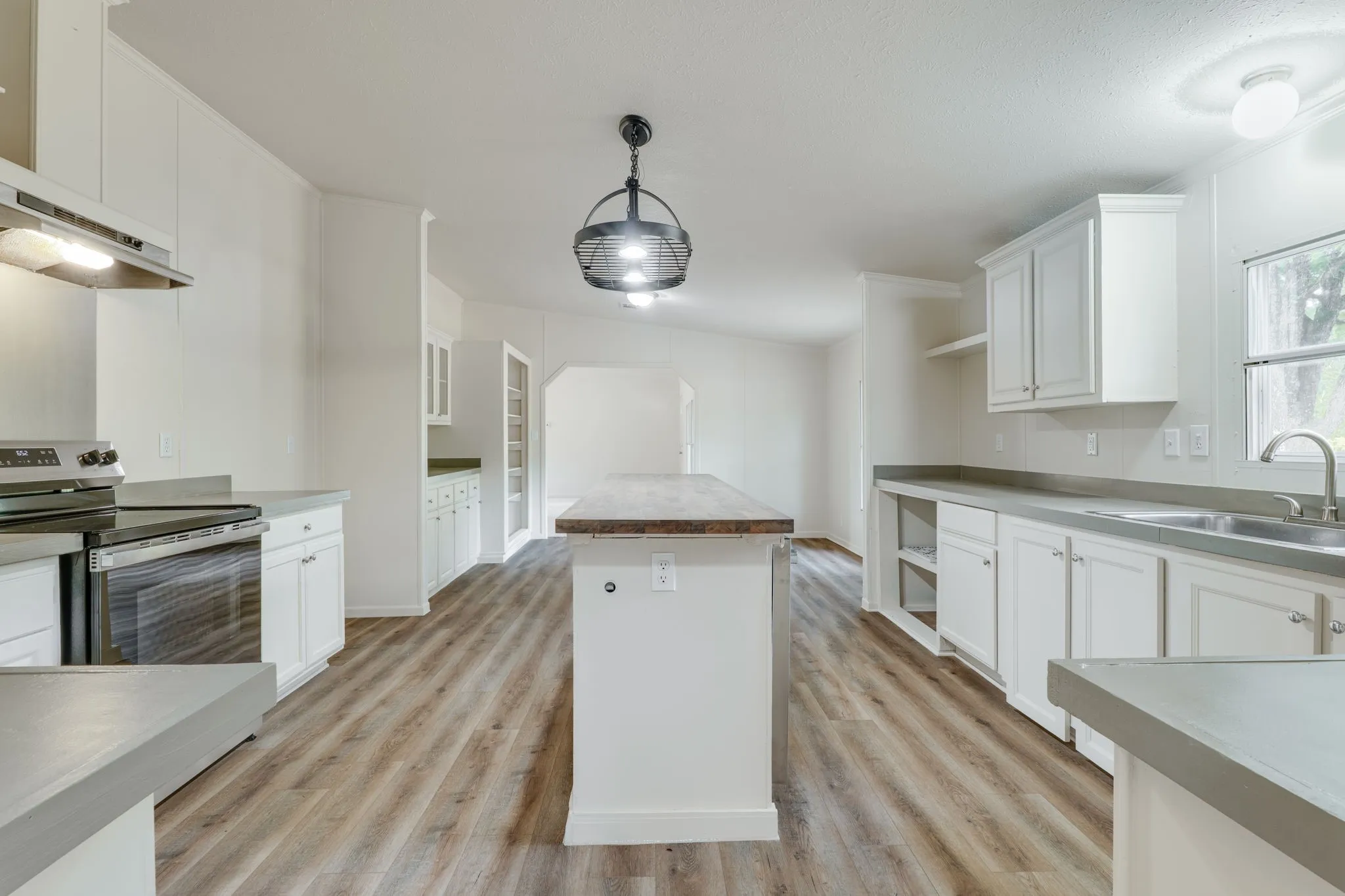 Mobile Home For Sale in Freestone County , 151 Private Road 958, Kirvin, Texas 75859, 4 Bedroom, 3 Bathroom, Garage spaces, 2,432 Sqft, built in 2007, mls#21346503, Real Estate Agent in Kirvin, Homes For Sale in Freestone county, Homes For Sale in Kirvin, Realtor in Kirvin Texas, Real Estate Brokerage Independent Realty Texas, Luminita Cordes Realtor