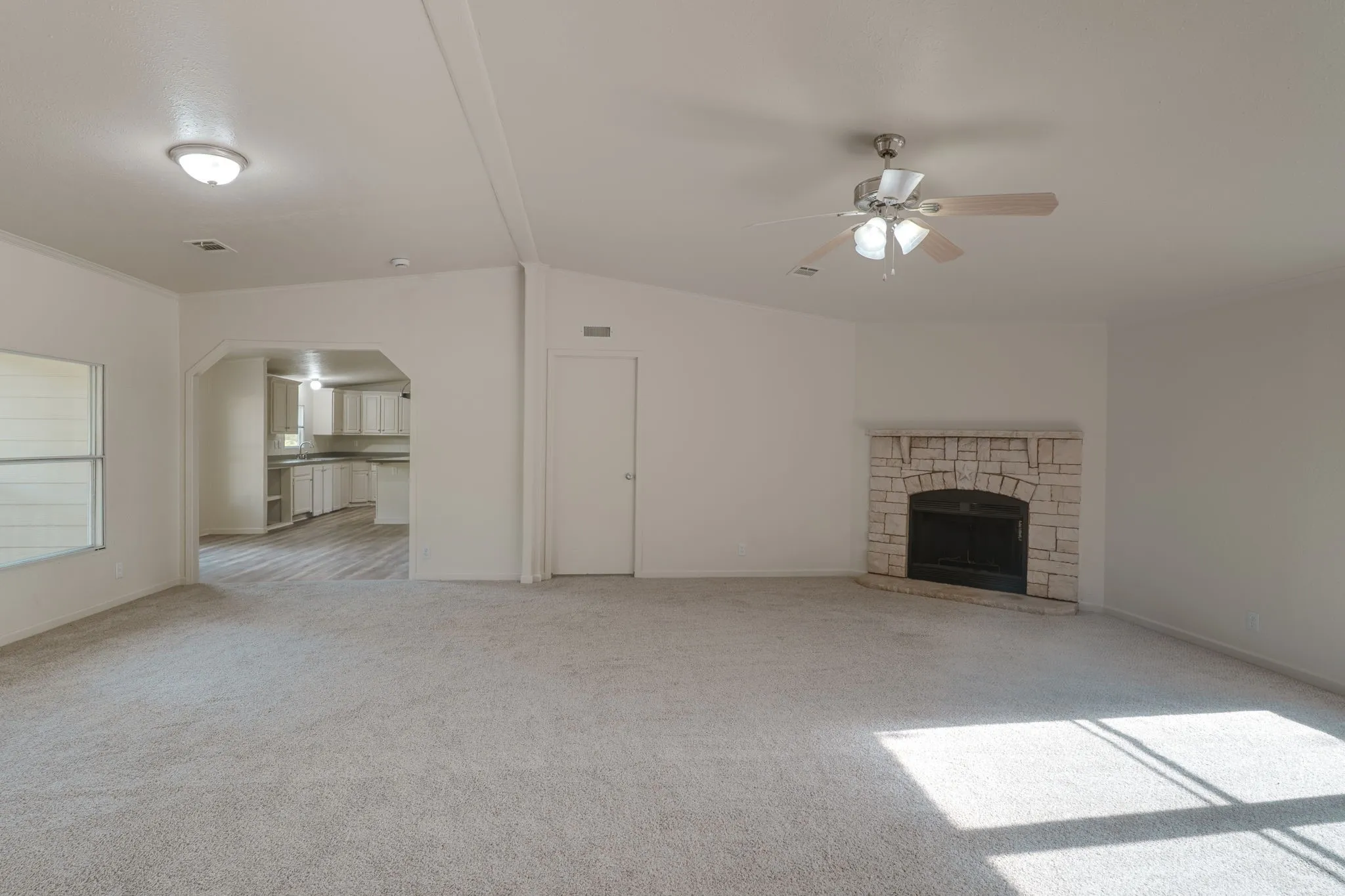 Mobile Home For Sale in Freestone County , 151 Private Road 958, Kirvin, Texas 75859, 4 Bedroom, 3 Bathroom, Garage spaces, 2,432 Sqft, built in 2007, mls#21346503, Real Estate Agent in Kirvin, Homes For Sale in Freestone county, Homes For Sale in Kirvin, Realtor in Kirvin Texas, Real Estate Brokerage Independent Realty Texas, Luminita Cordes Realtor