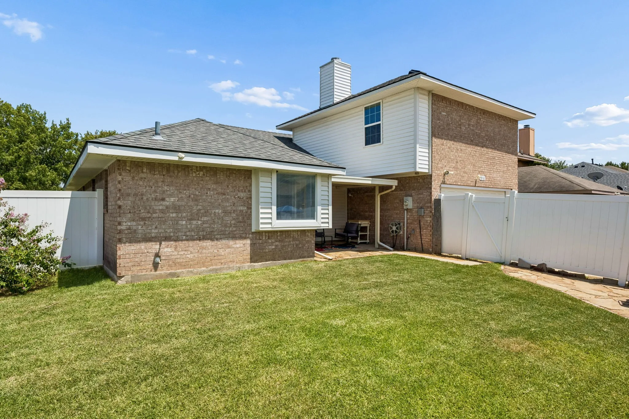 Single Family Residence For Sale in Dallas County , 8510 Hartford Drive, Rowlett, Texas 75089, 5 Bedroom, 3 Bathroom, 2 Garage spaces, 2,227 Sqft, built in 1994, mls#21347052, Real Estate Agent in Rowlett, Homes For Sale in Dallas county, Homes For Sale in Rowlett, Realtor in Rowlett Texas, Real Estate Brokerage Independent Realty Texas, Luminita Cordes Realtor